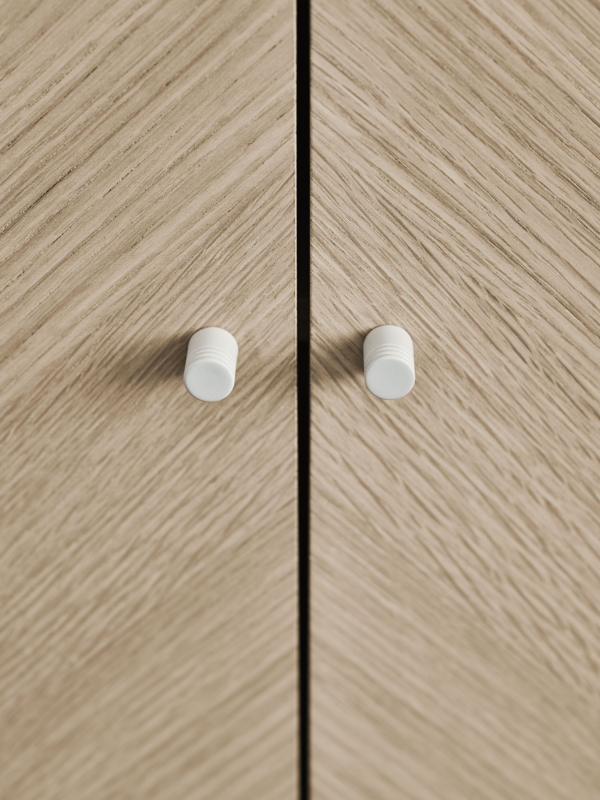 Kredenc LUXE bielené dubové drevo so šedým podstavcom