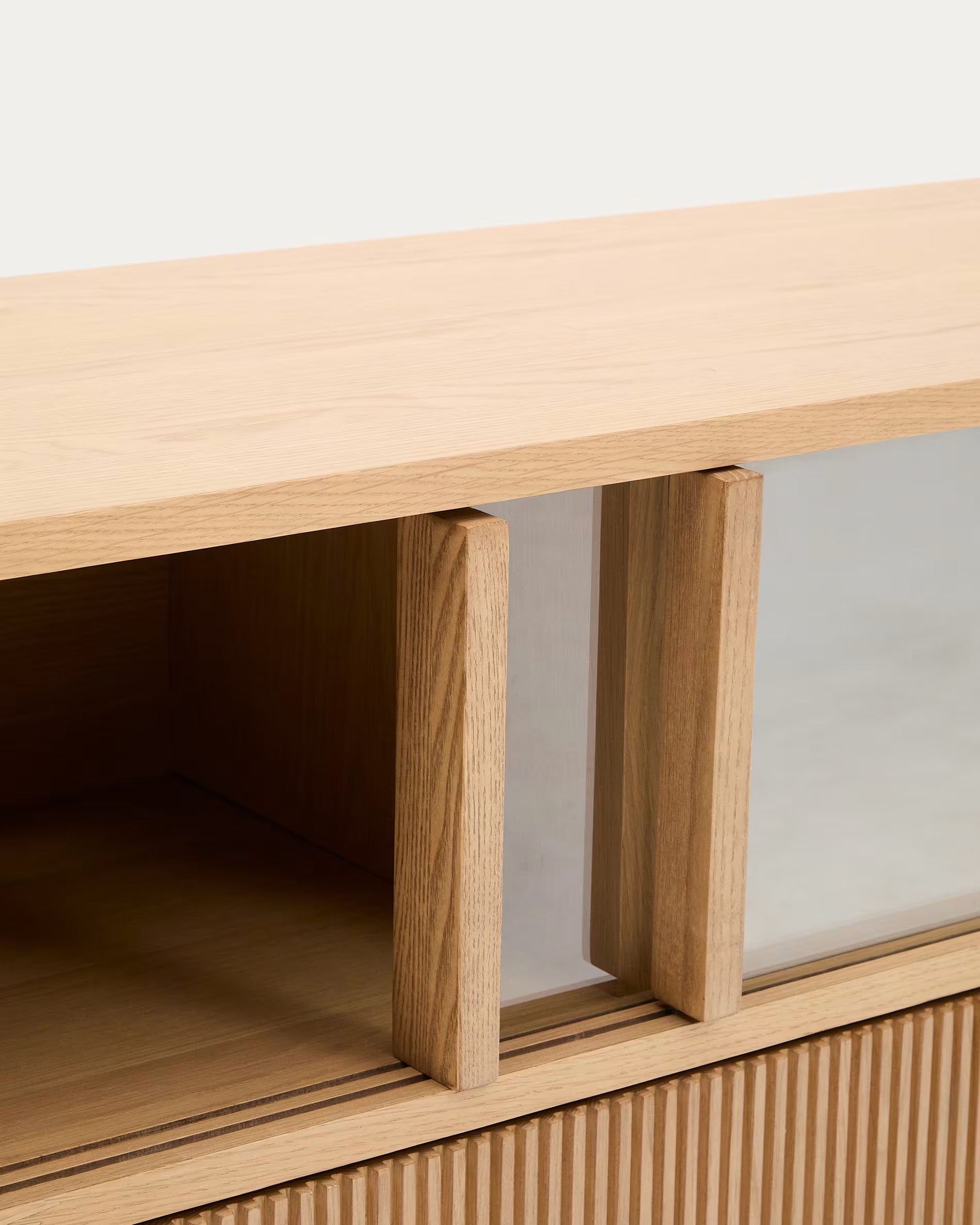 Televízna skrinka s dvoma zásuvkami HELVINE dubový dyha