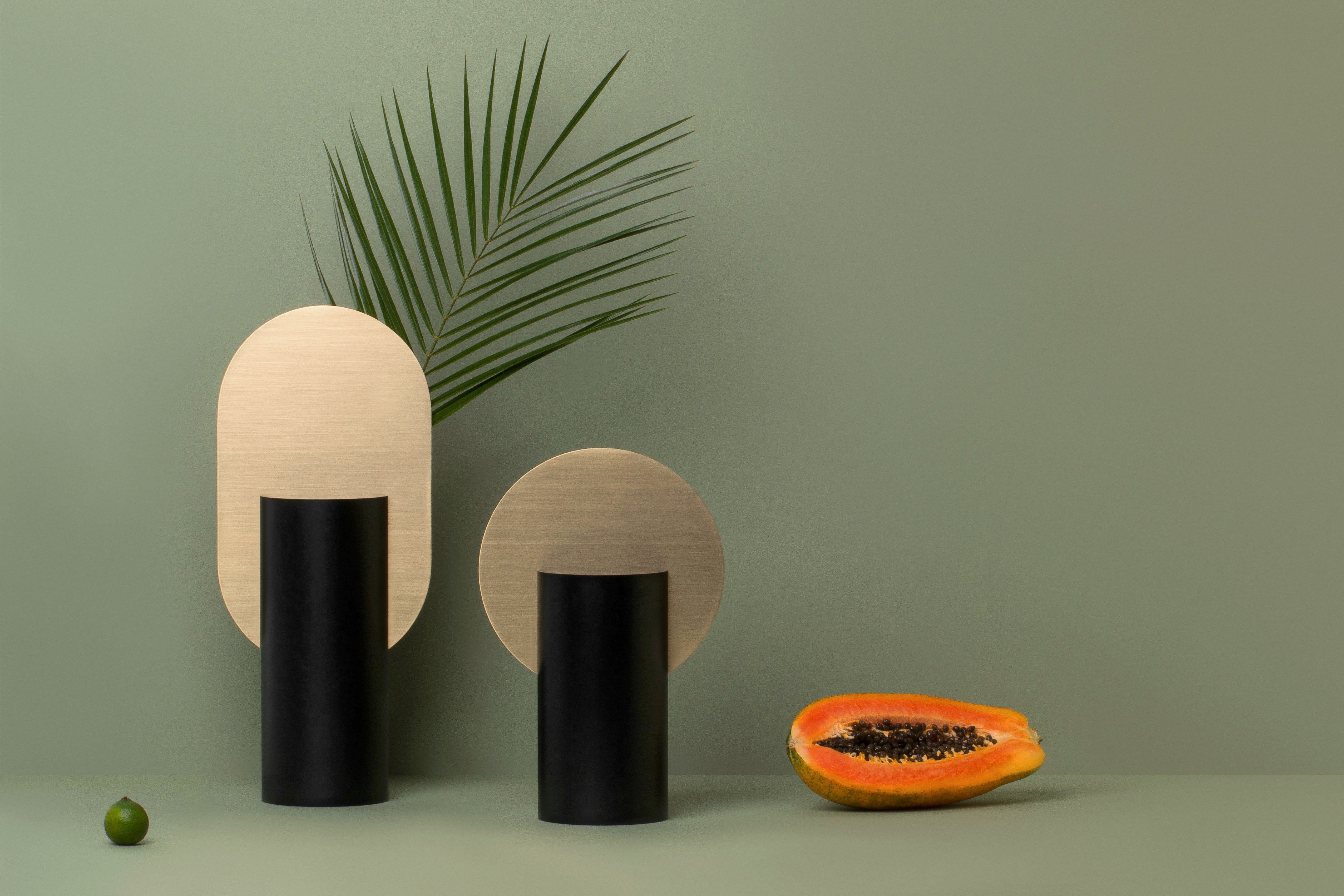 Váza GENKE čierna s mosadzným dekorom