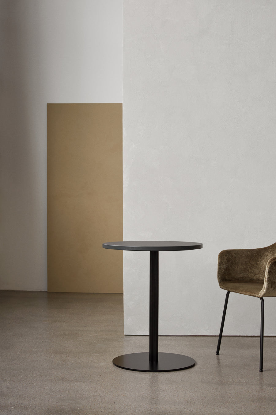 HARBOUR black bar table oak veneer