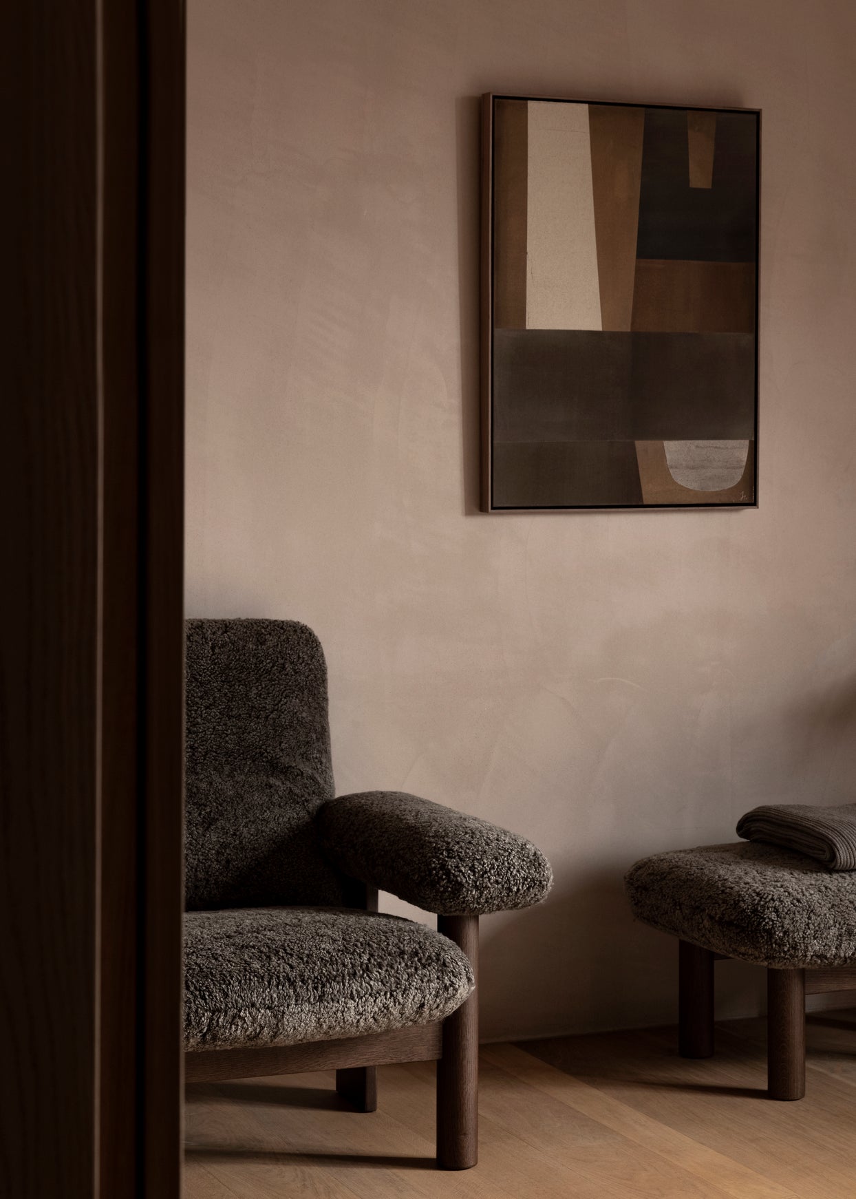 BRASILIA Footrest sheepskin with oak base