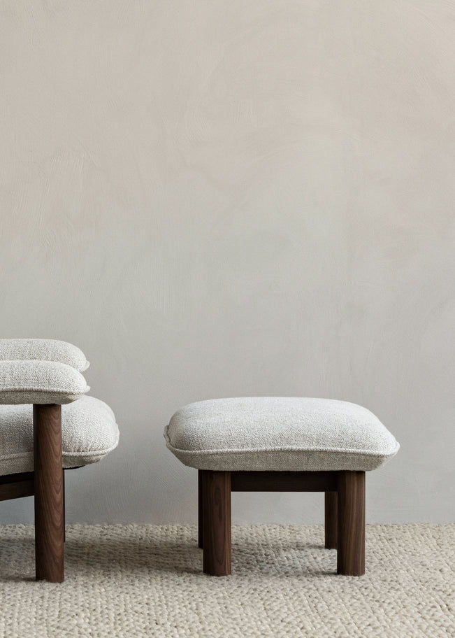 BRASILIA Footrest sheepskin with oak base