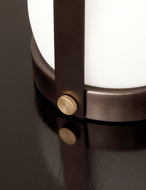 Prenosná lampa CARRIE z bronzovaného mosadzu