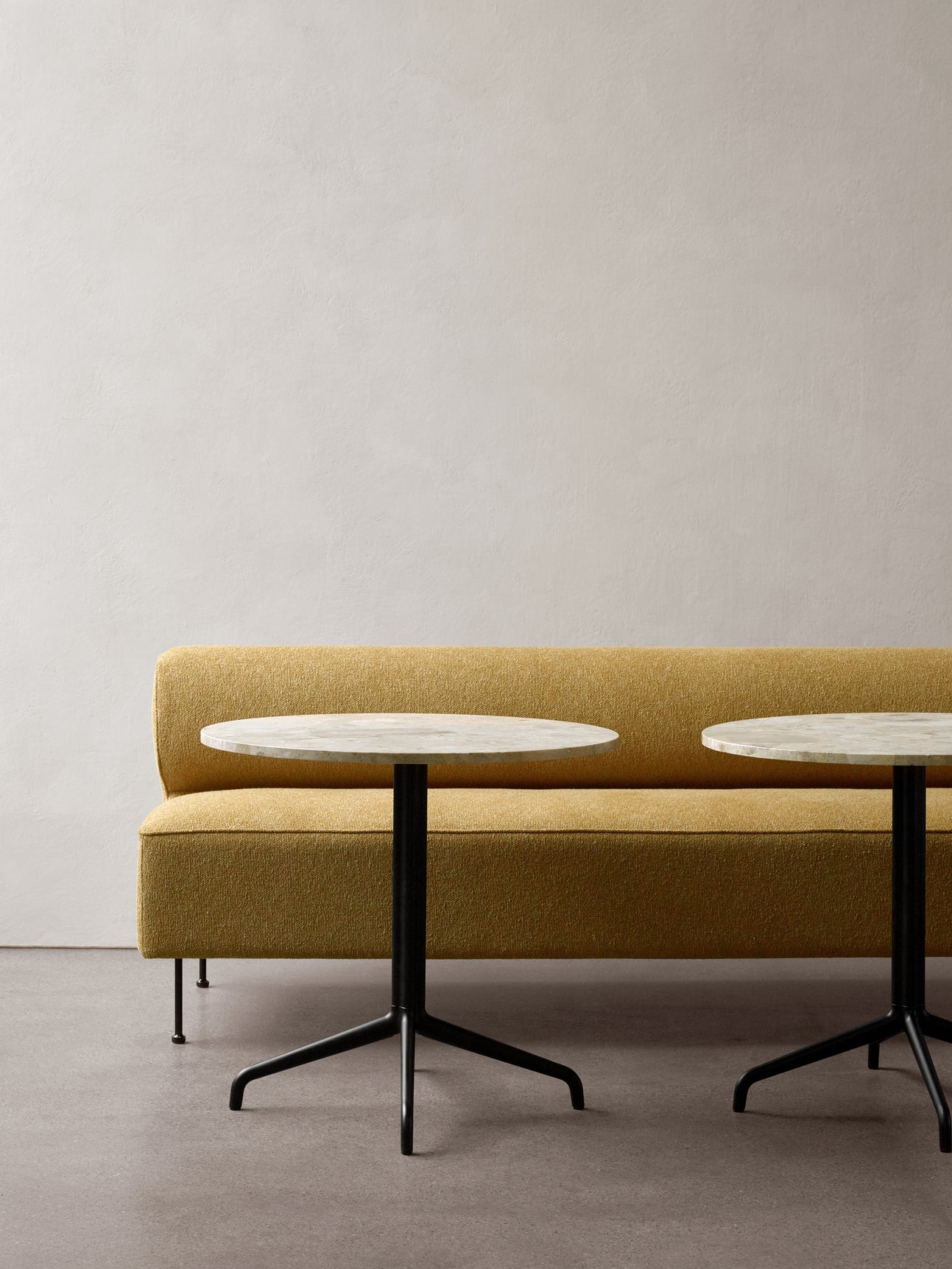 HARBOUR black bar table oak veneer