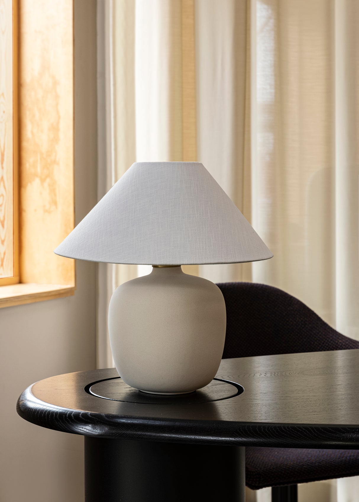 Stolná lampa TORSO biela keramika