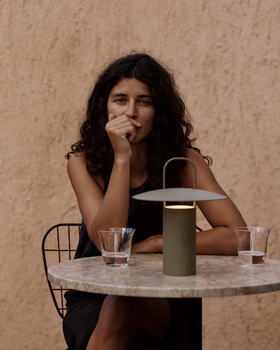 Prenosná lampa RAY olivová