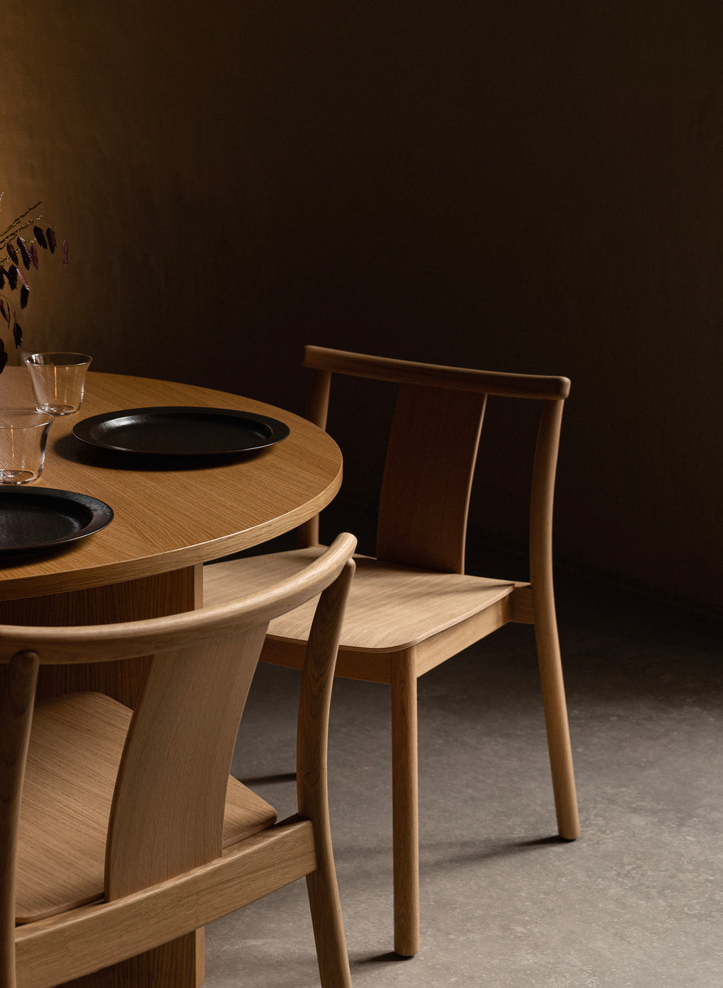 ANDROGYNE oak veneer table