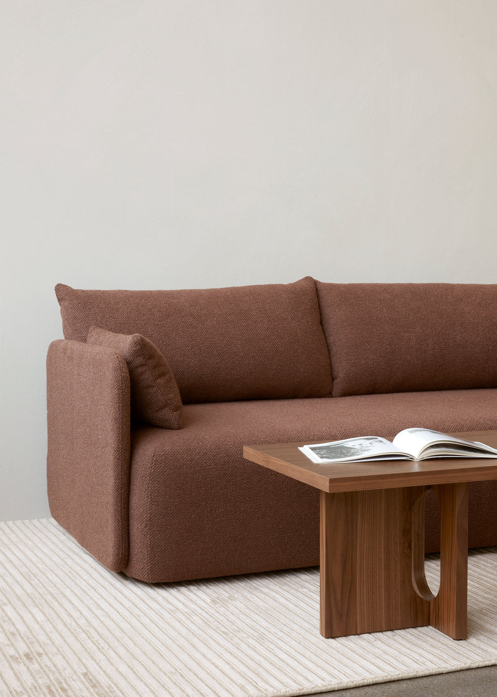 Kávový stolík ANDROGYNE orechový dyha