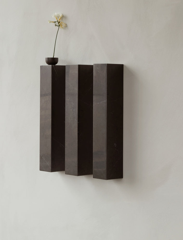 Závesná polica PLINTH hnedý mramor