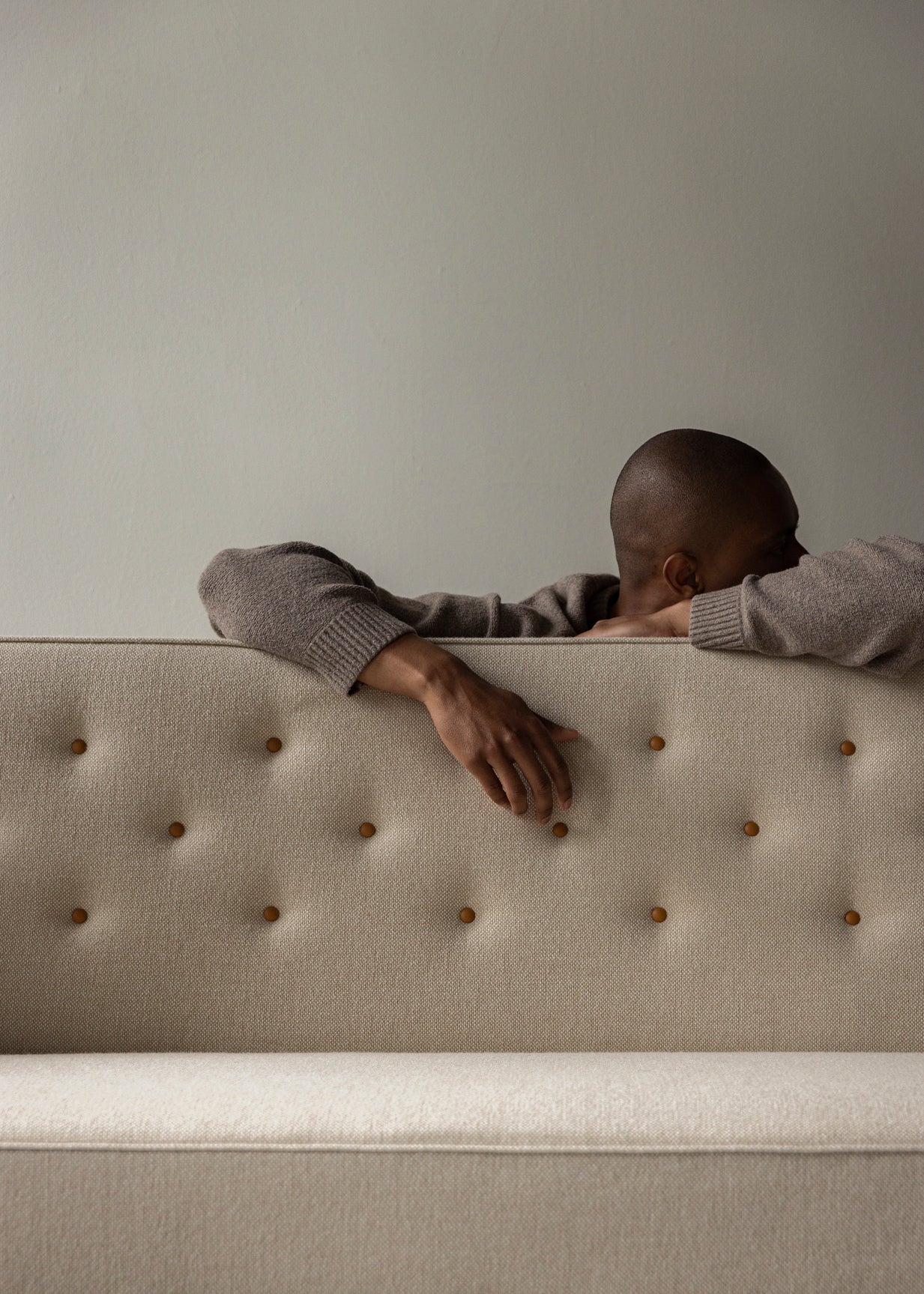 3-seater Sofa RADIOHUS beige with walnut base