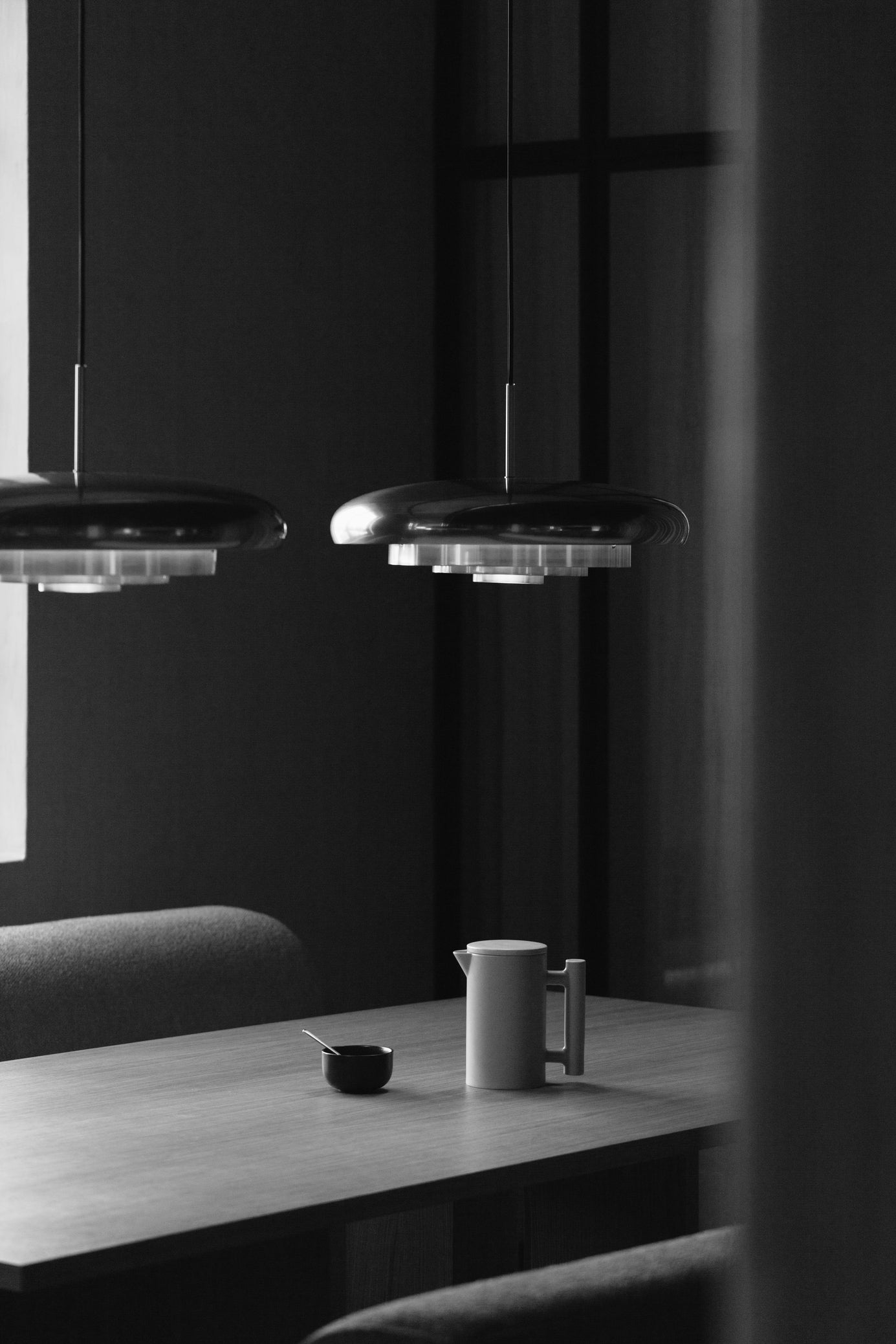 Závesná lampa RESONANT mosadz