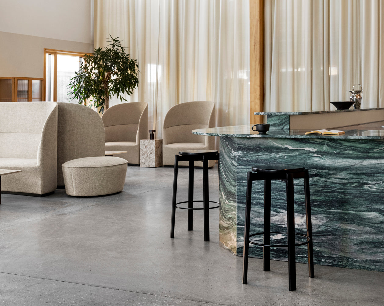 Kreslo s vysokým operadlom TEAROOM svetlo béžové