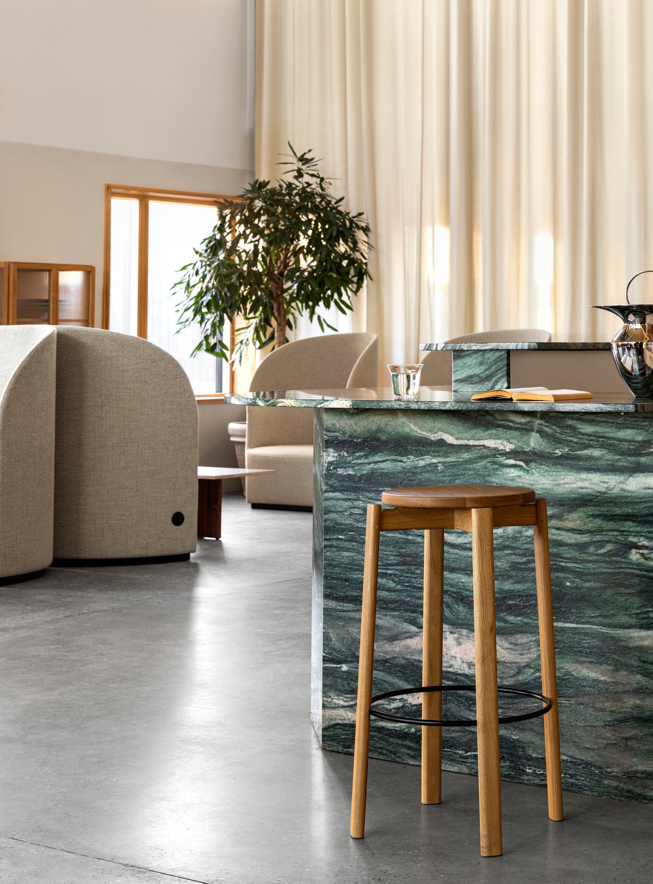 Kreslo s vysokým operadlom TEAROOM svetlo béžové