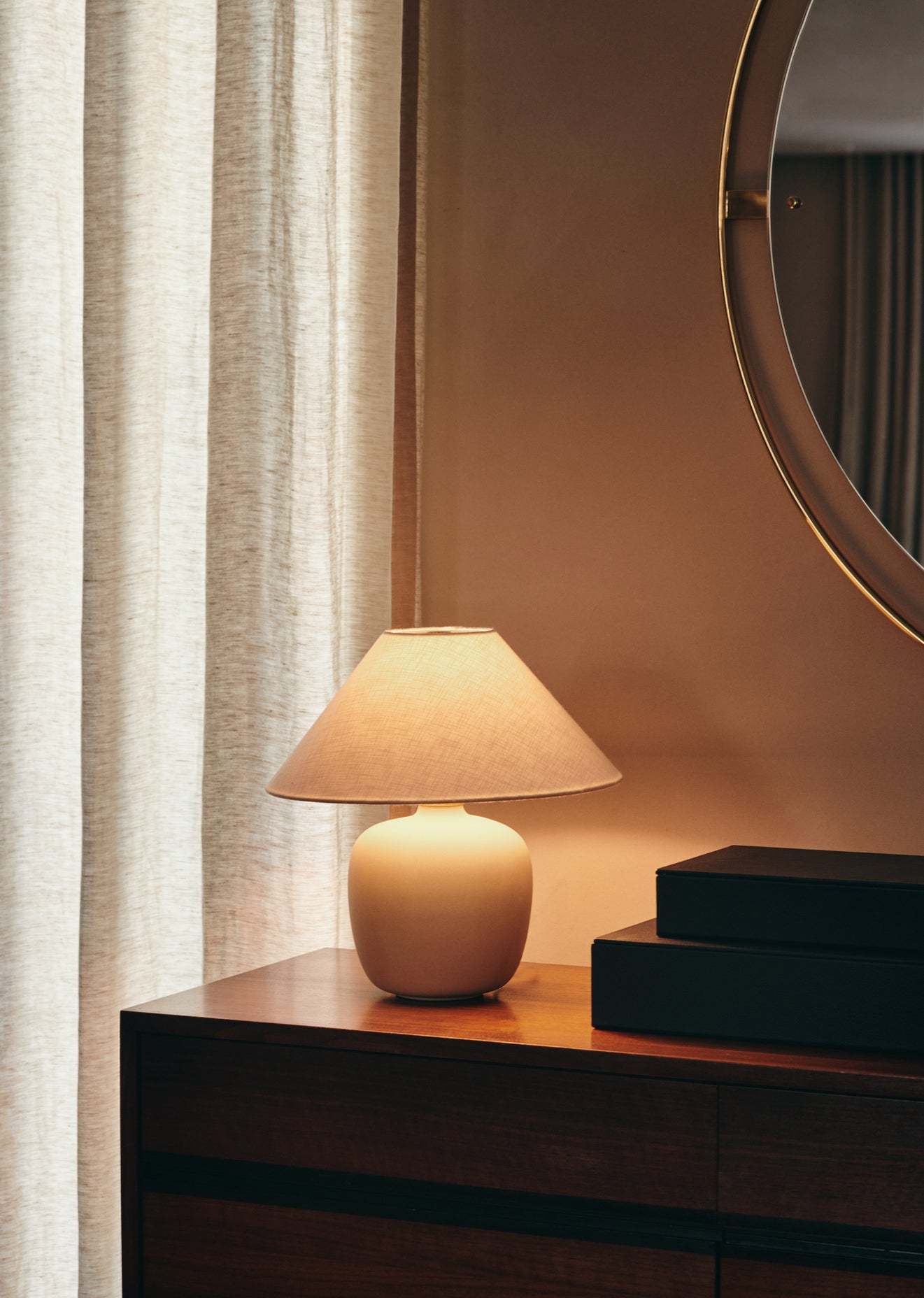 Stolná lampa TORSO biela keramika