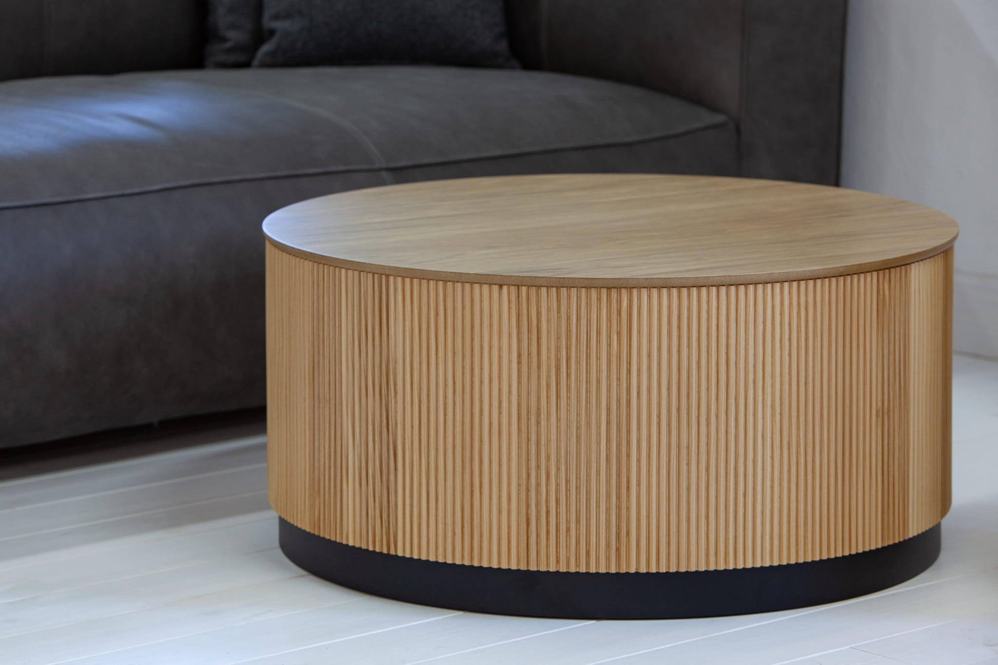 Kávový stolík RILL dubový dyha