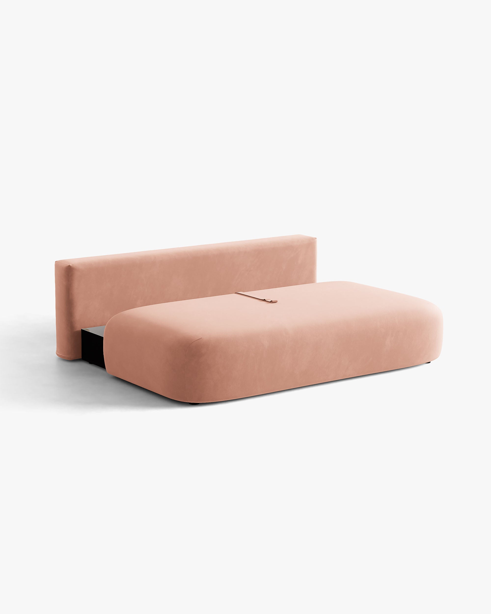 Sofa pre 3 osoby z aksamitom a funkciou spania HENA v ružovej farbe s tehlovými vankúšmi.