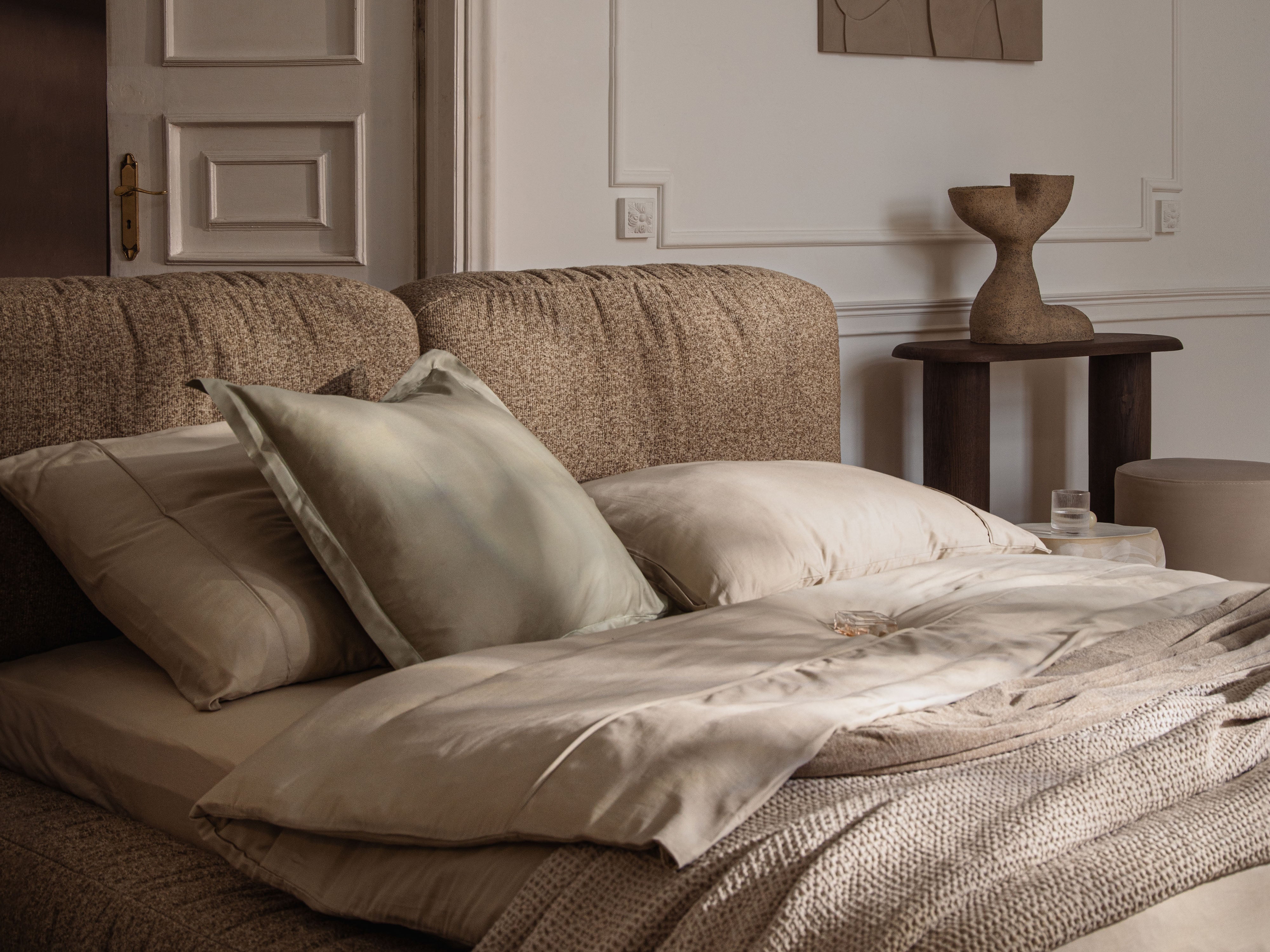 Posteľ MARTINA svetlo béžová