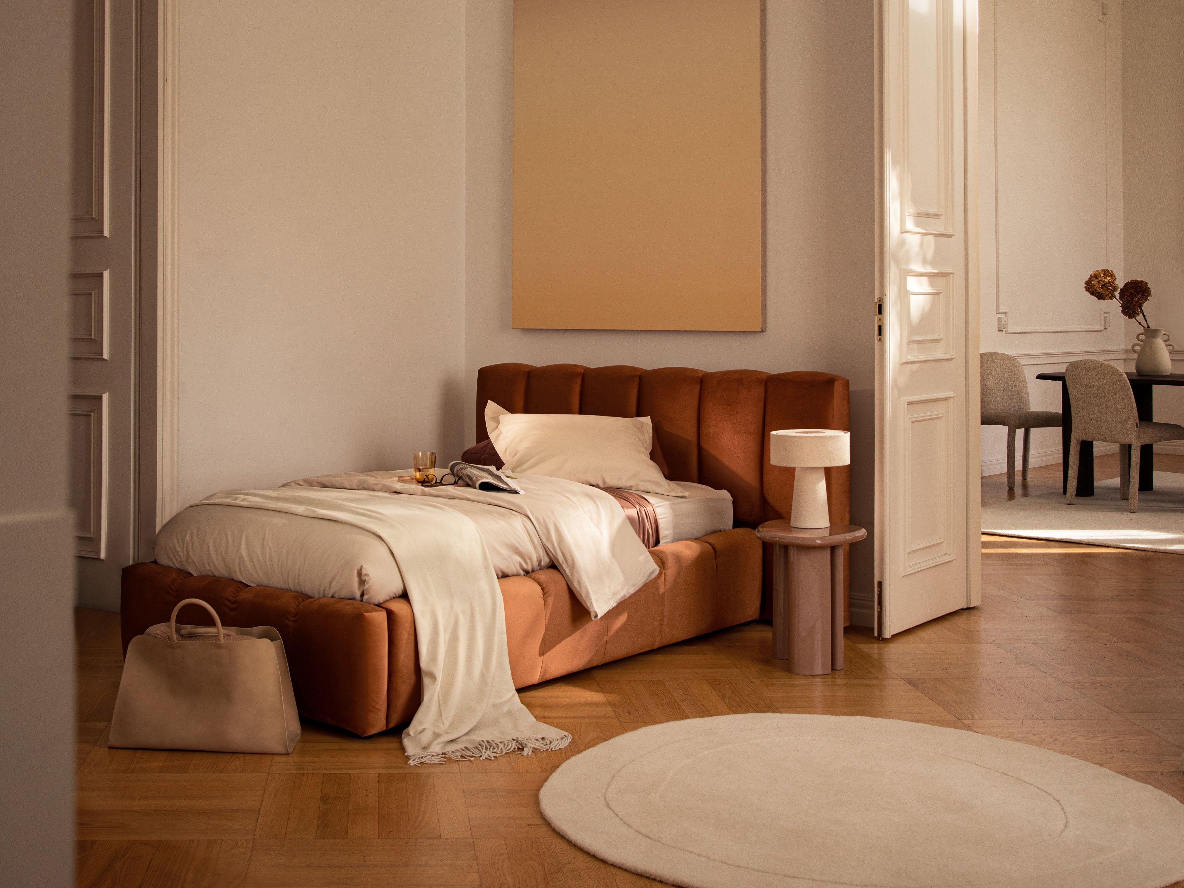 Posteľ zamatová LUPINE béžová