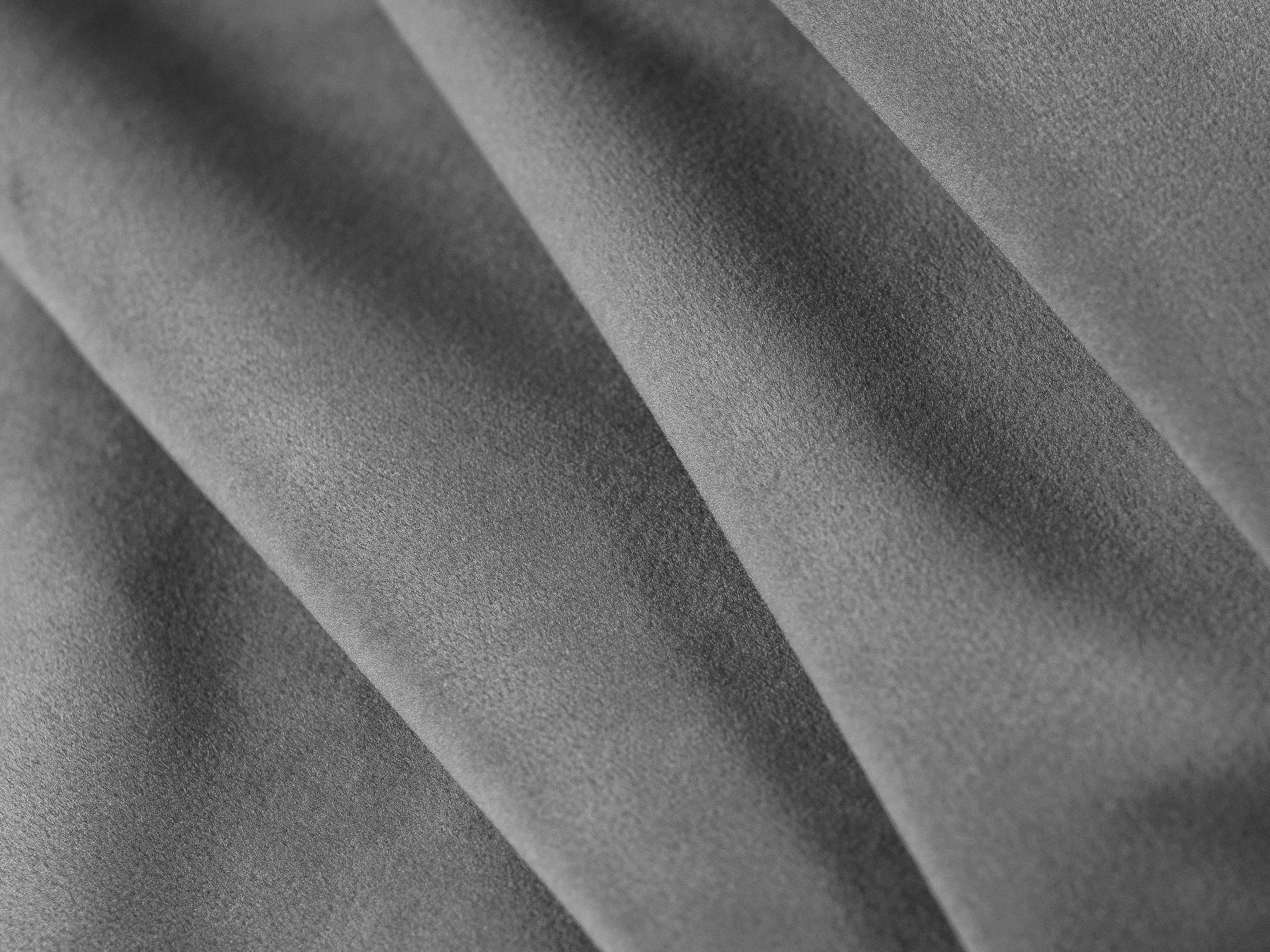 Sivý sametový rohový gauč s funkciou spania GLORIA ľavý