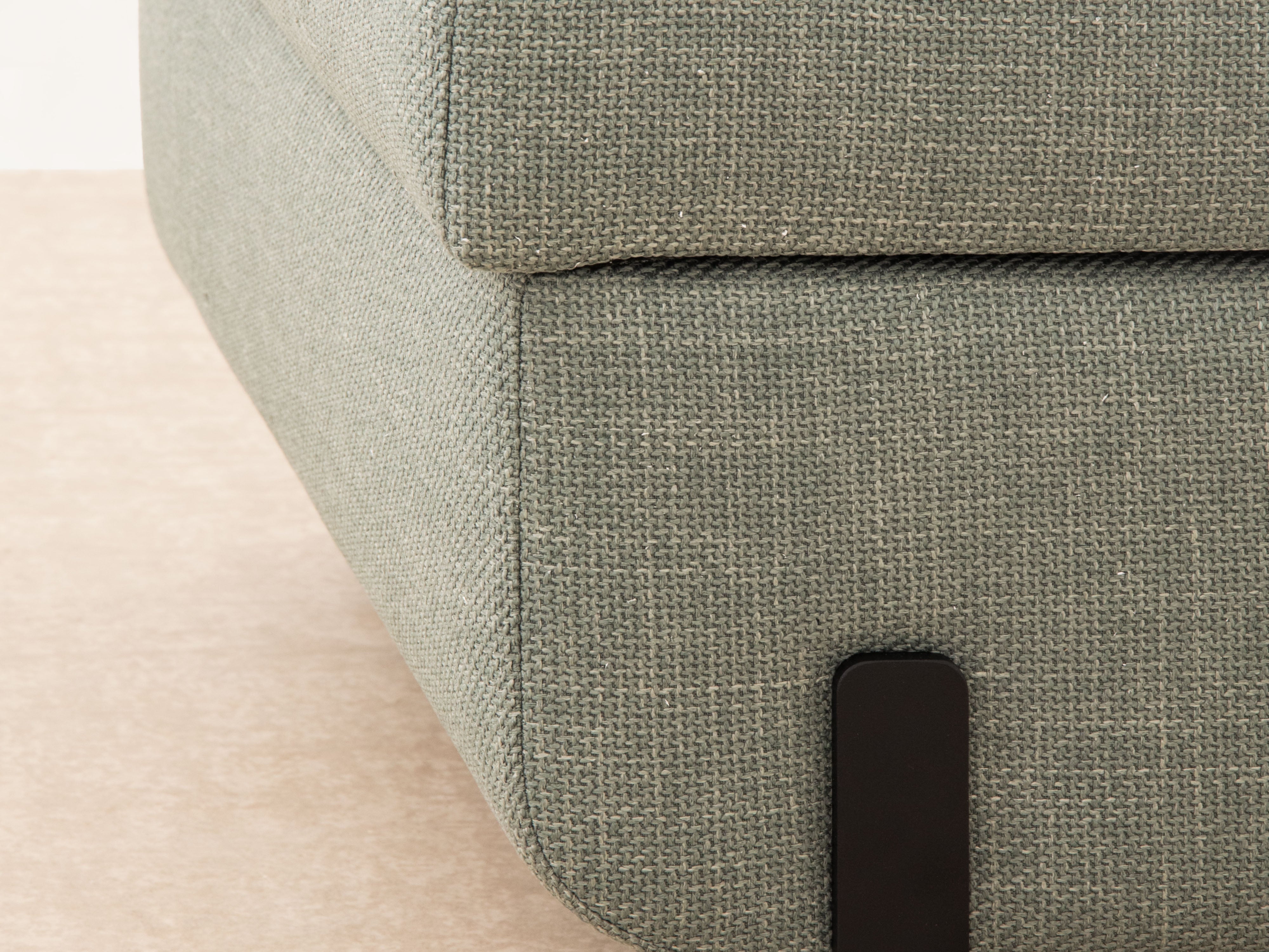 Puf zamatový so schowkom GLORIA kráľovská modrá