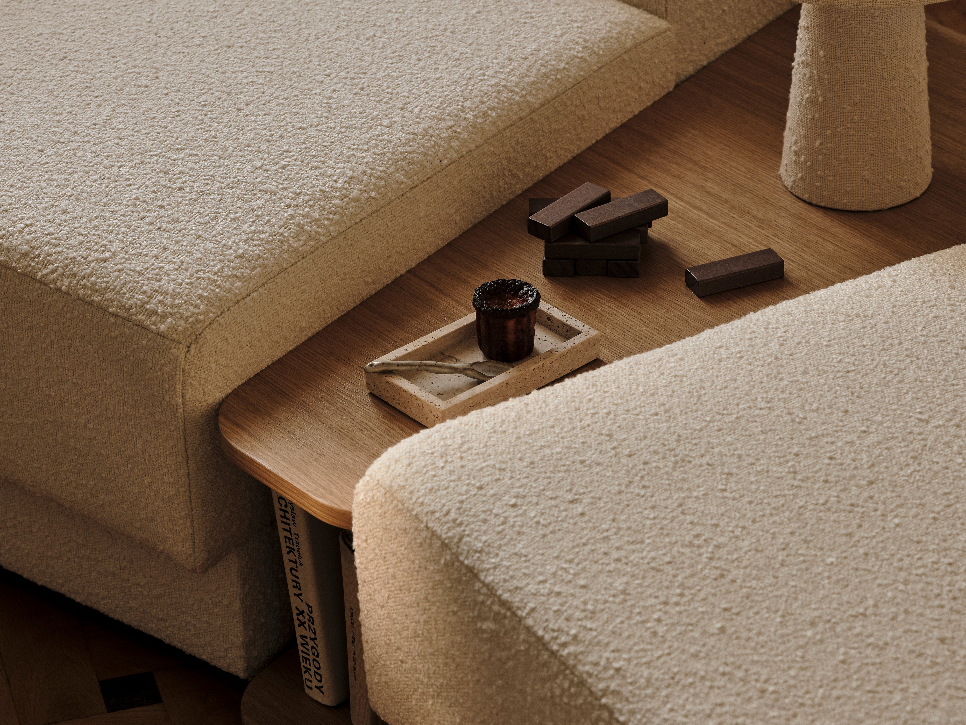 Modulárny rohový gauč so stolíkom 3-miestny ľavostranný MILEY svetlosivý boucle