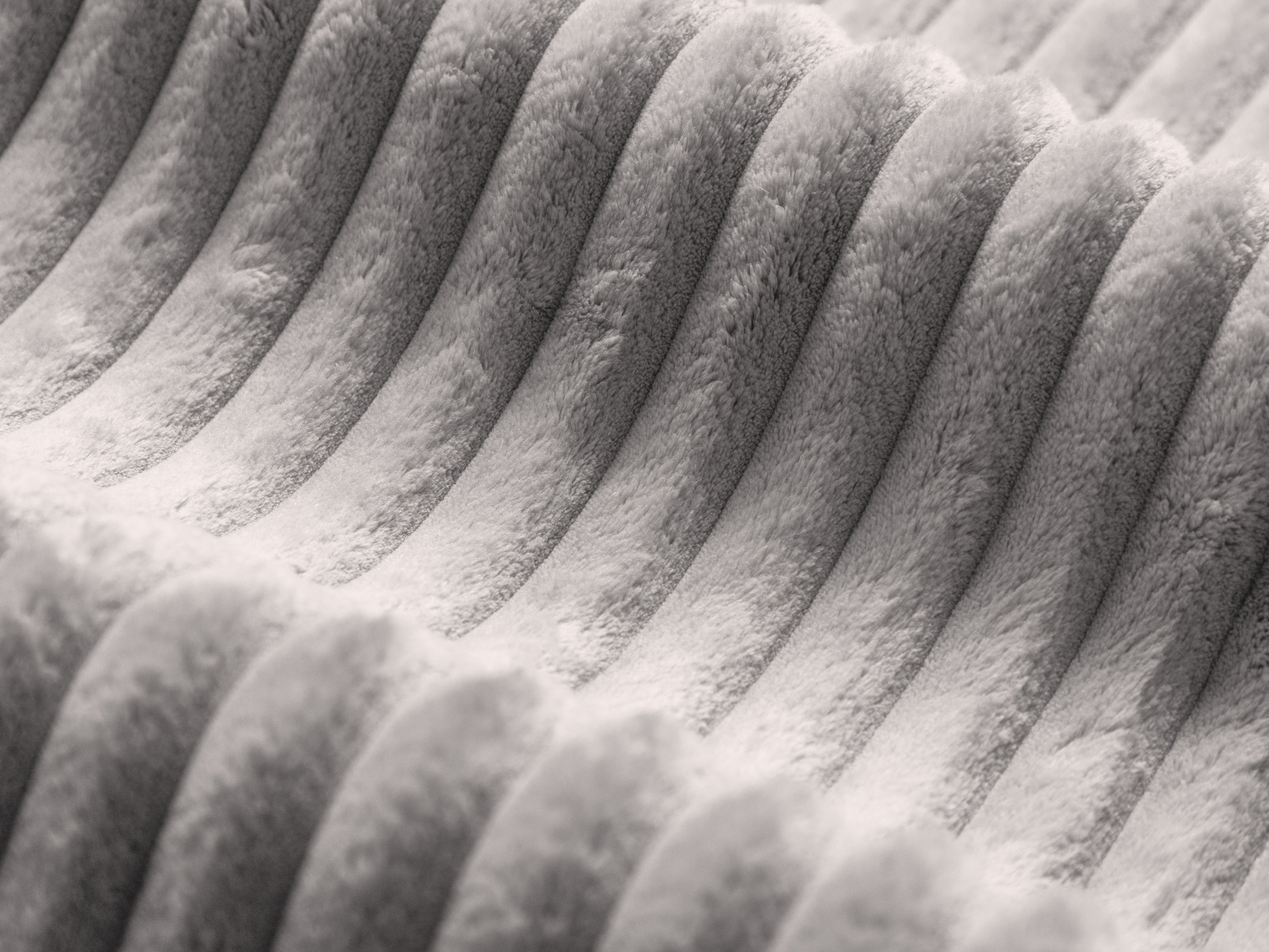 Pravostranný panoramatický rohový gauč MARTINA svetlosivý zamat