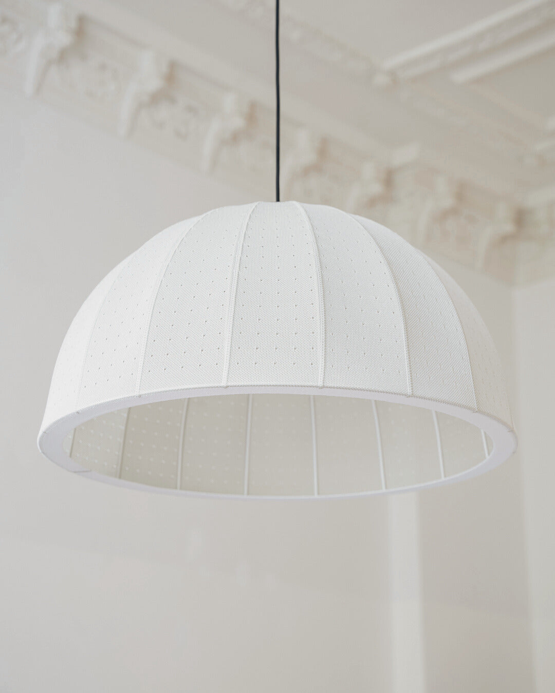Závesná lampa MOLLIS zlomená biela