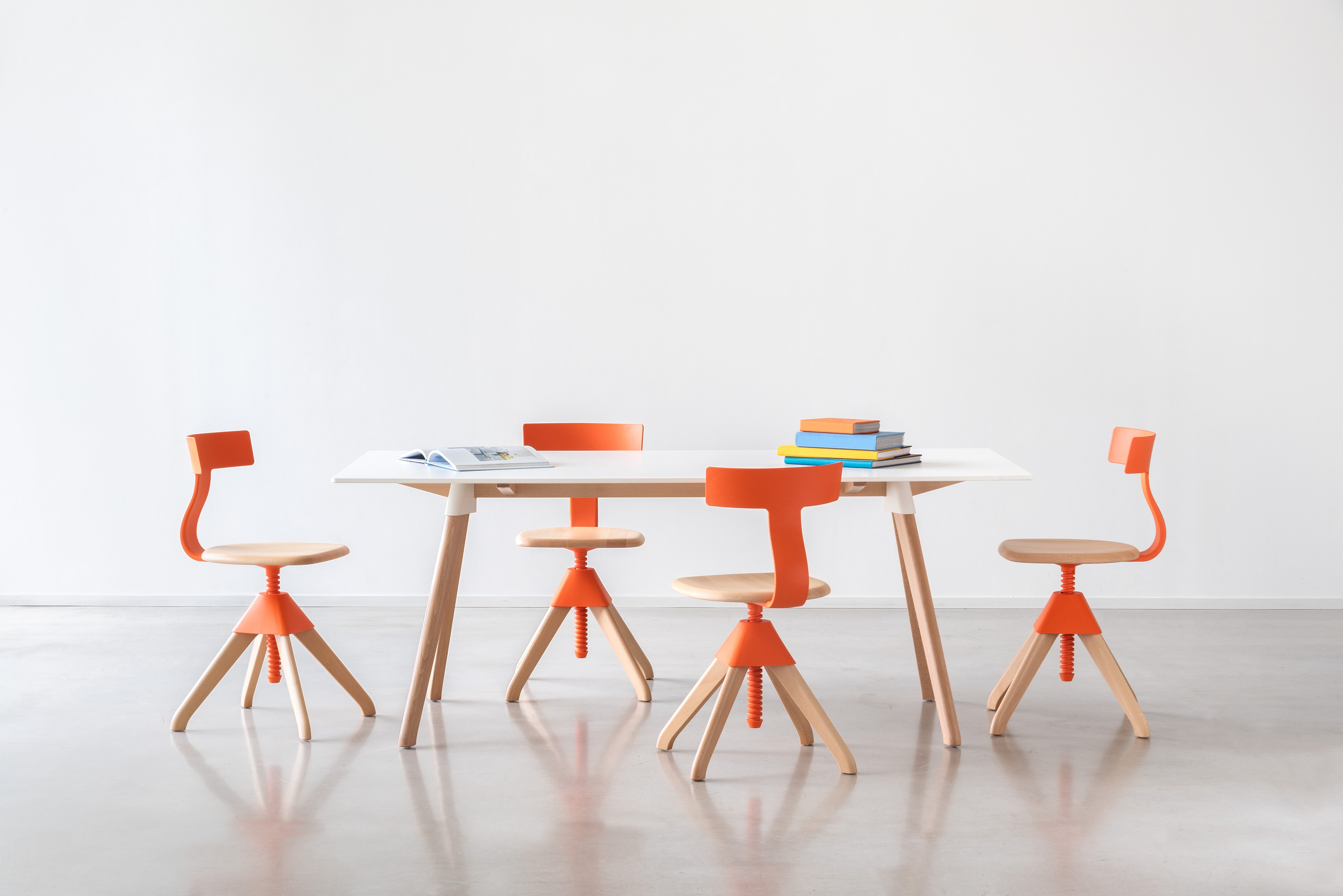 Stolička TUFFY - DIVOKÁ PARTIA čierna