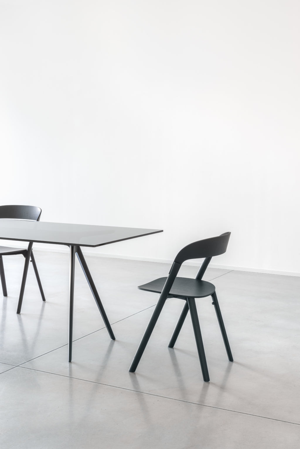 Stôl BAGUETTE biela hliníková základňa