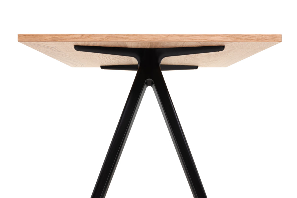 BAGUETTE table with a black aluminum base