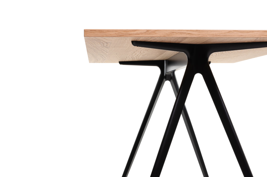 BAGUETTE table with a black aluminum base