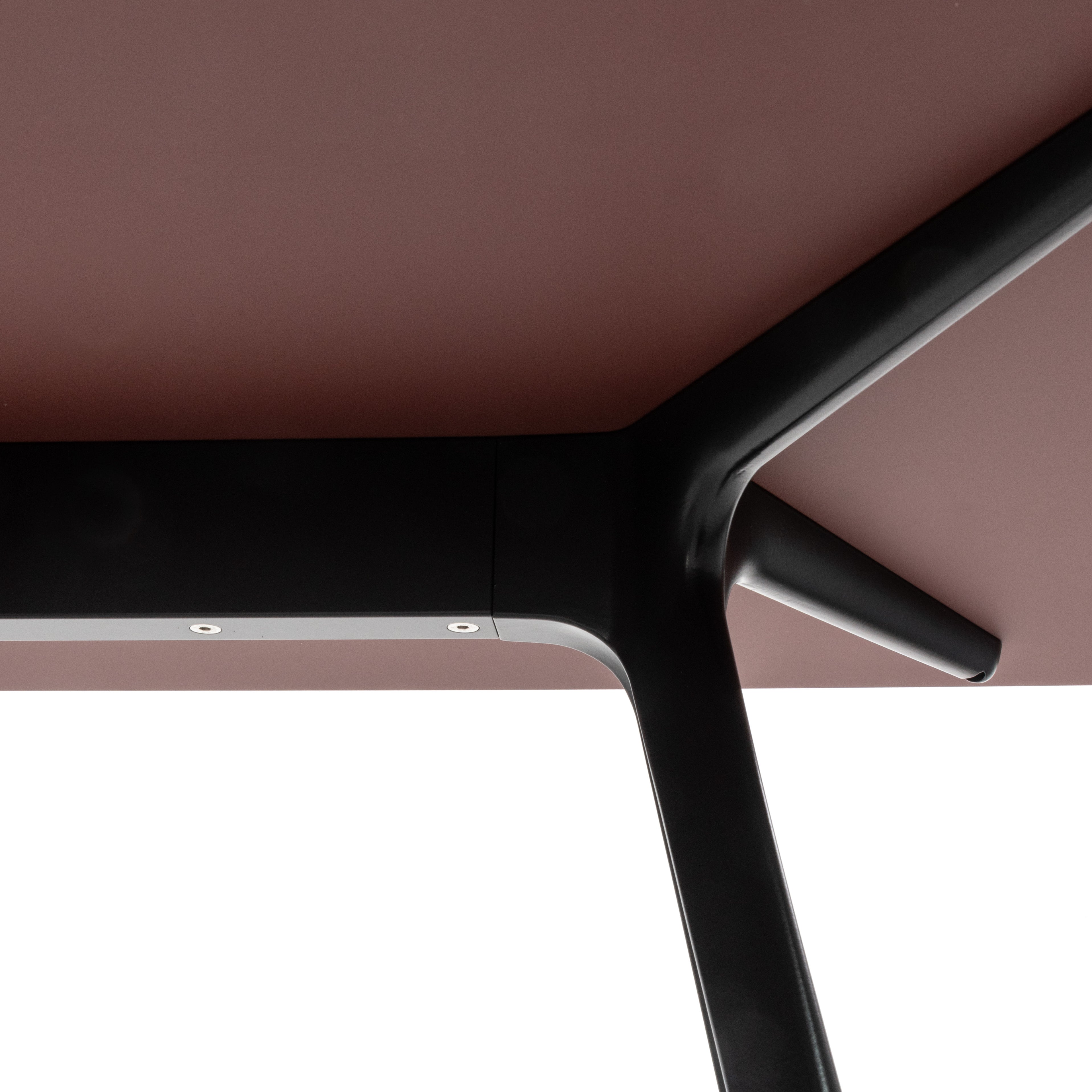 Písací stôl BAGUETTE bordový s čiernym podstavcom