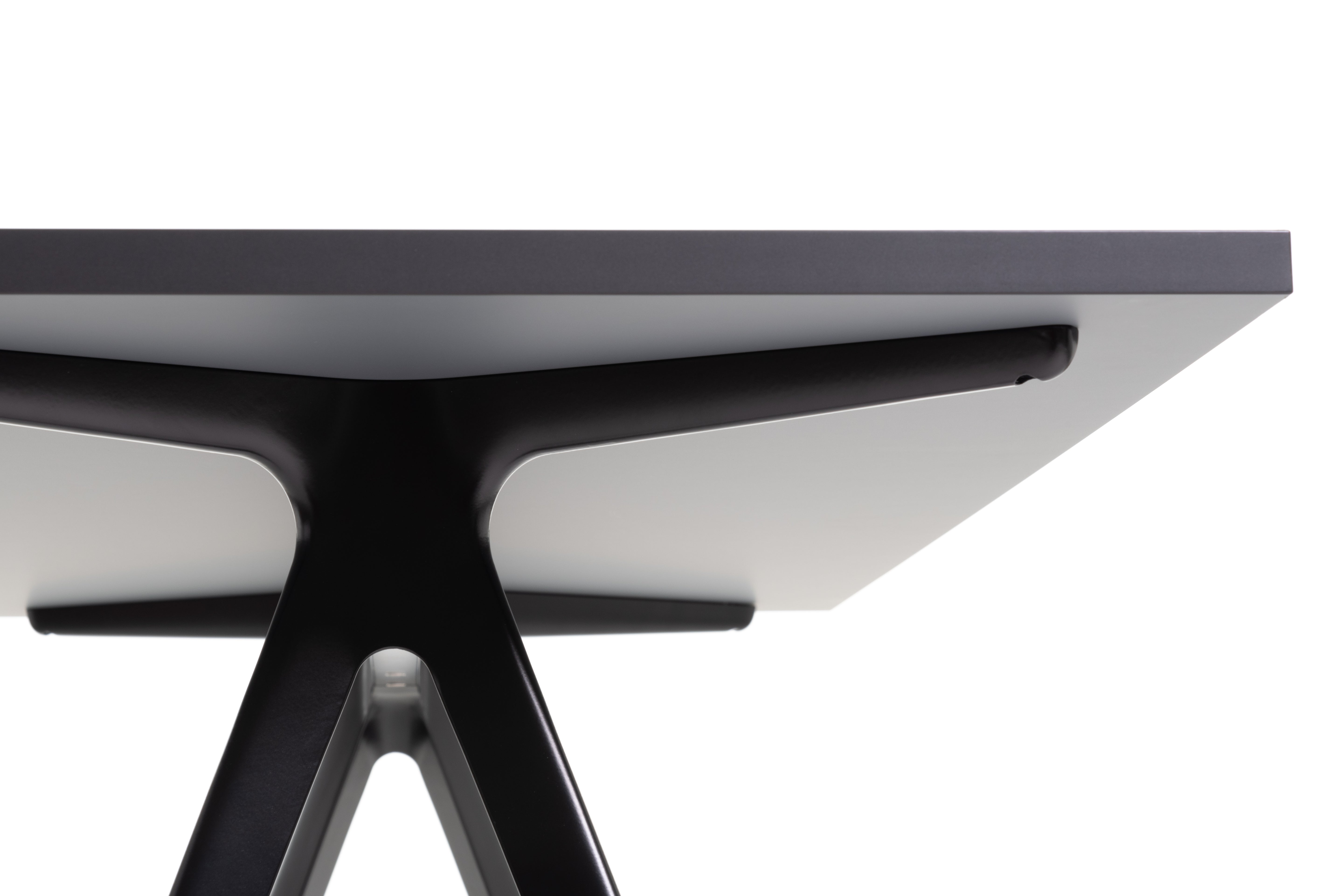 BAGUETTE desk in black with a black base