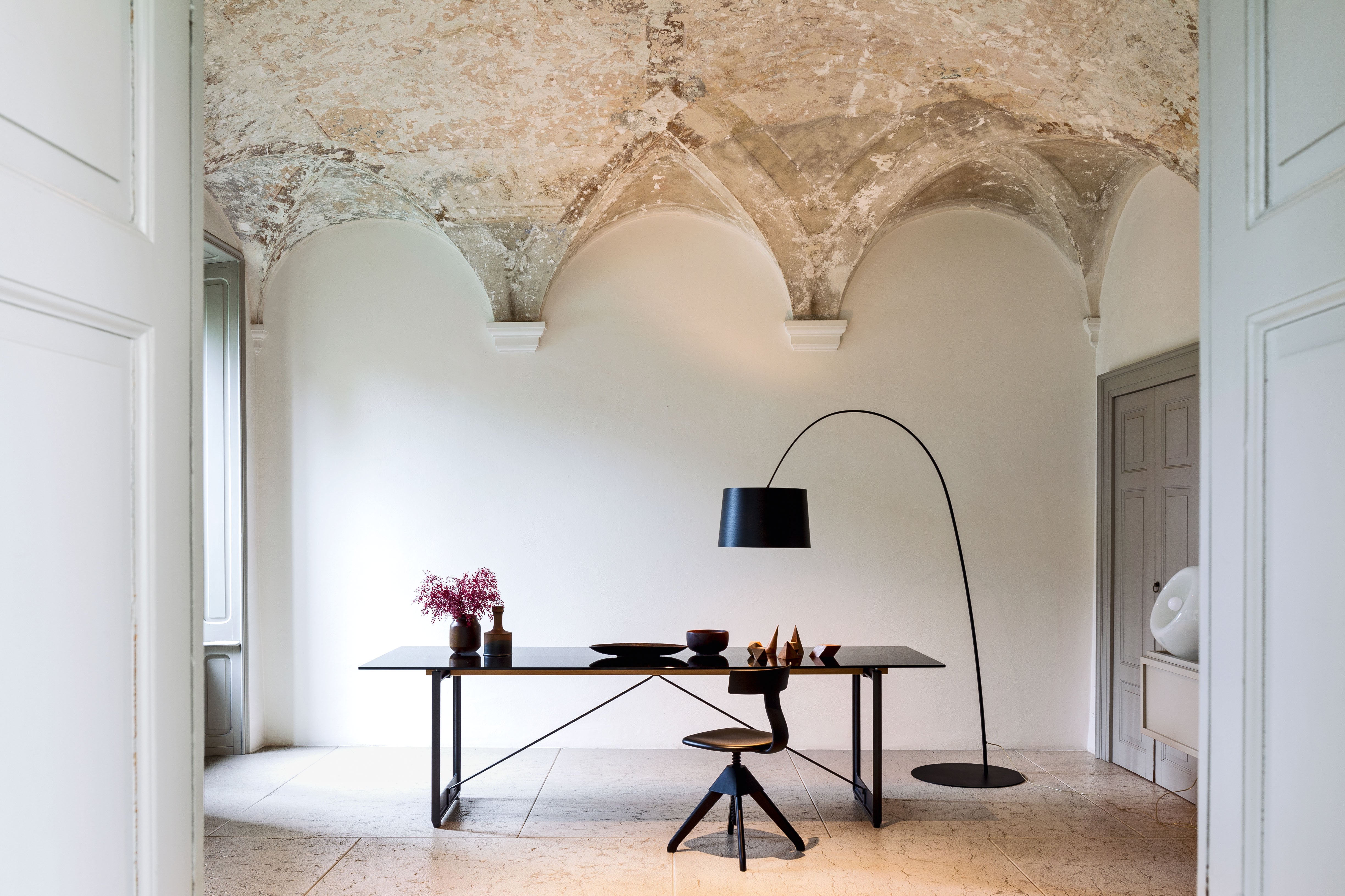 BRUT table red base