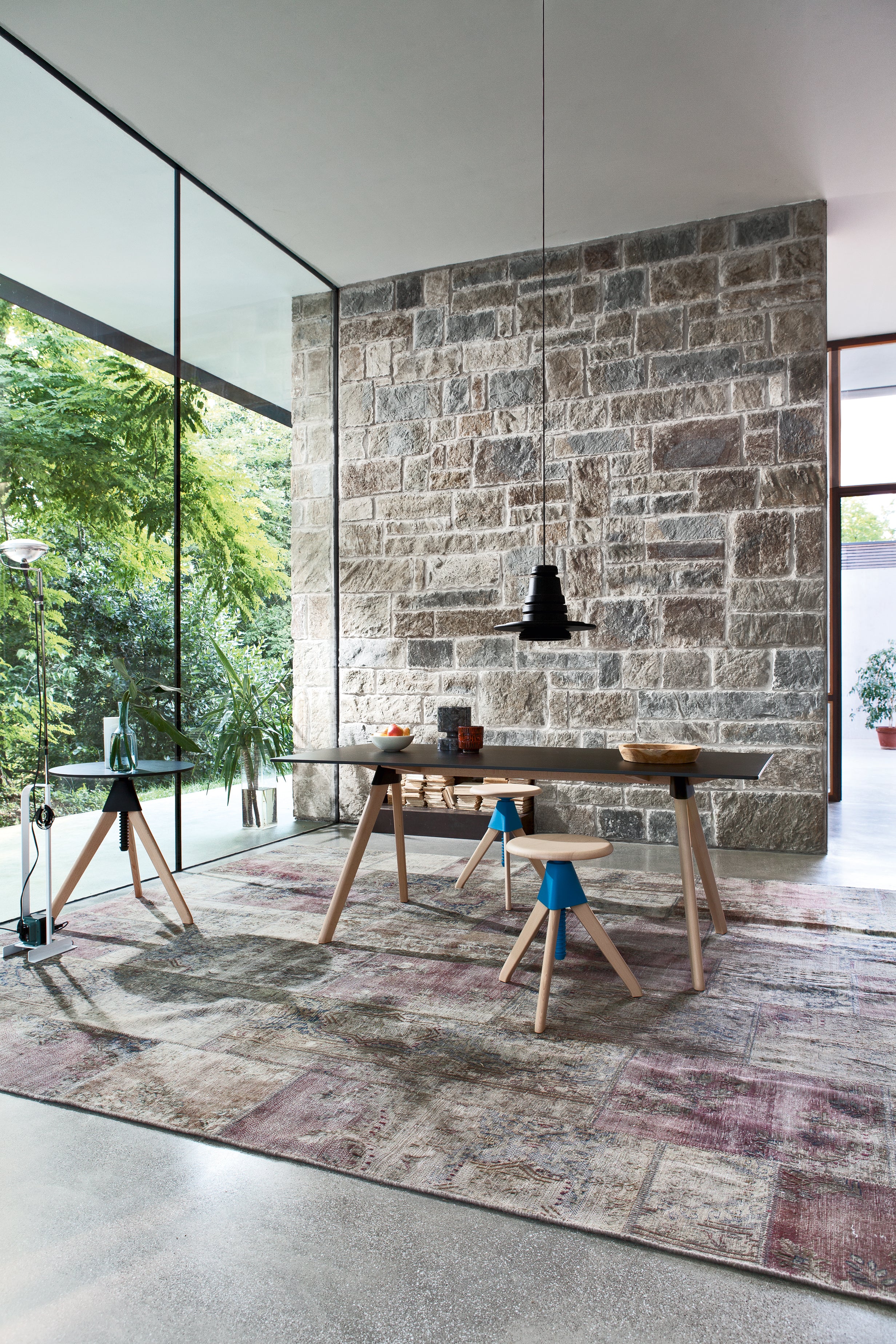 BUTCH Table - THE WILD BUNCH black top with beech base