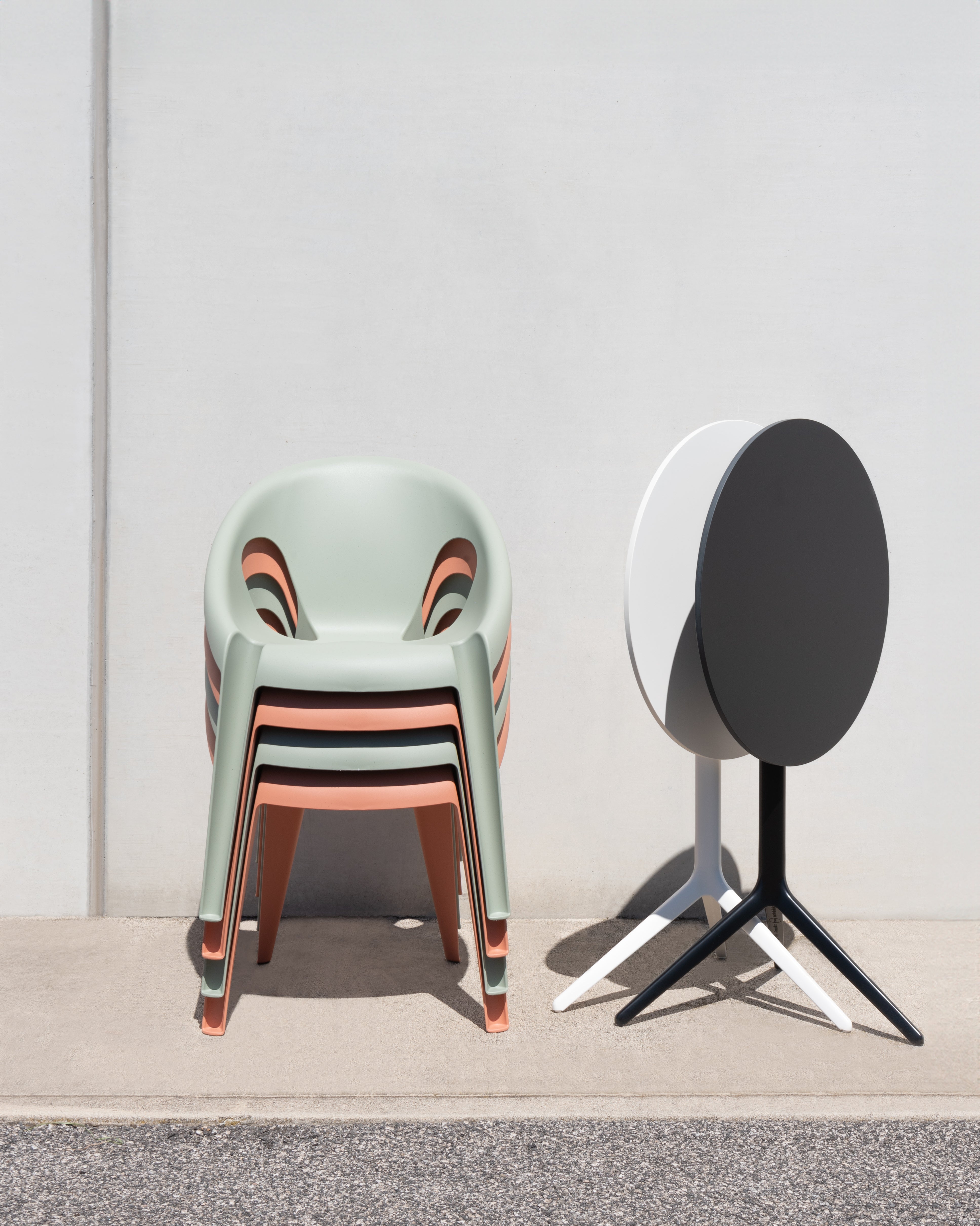 White CENTRAL Round Outdoor Table