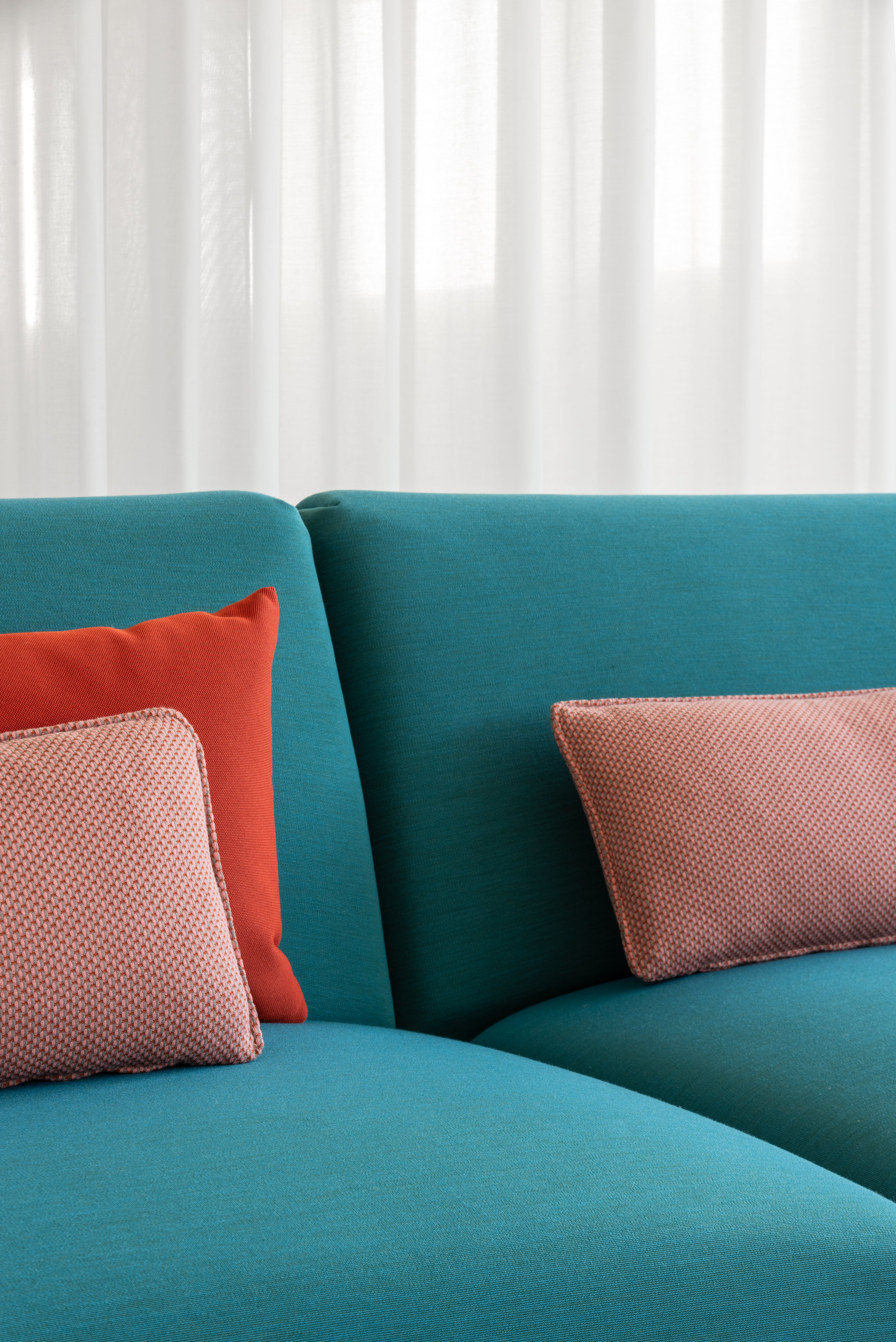 Modulová pohovka COSTUME - čalúnený stredný modul