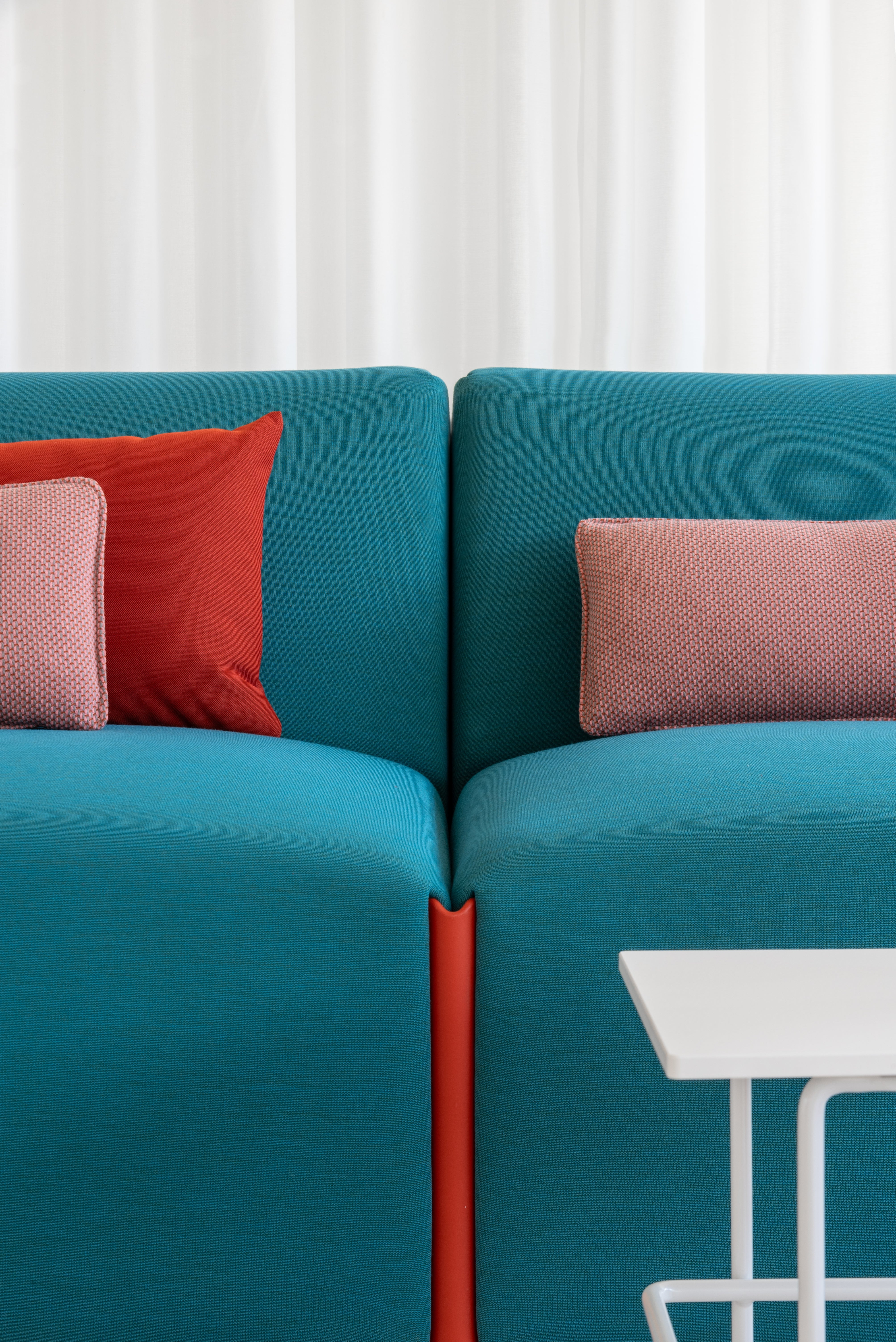 Modulová pohovka COSTUME - čalúnený stredný modul