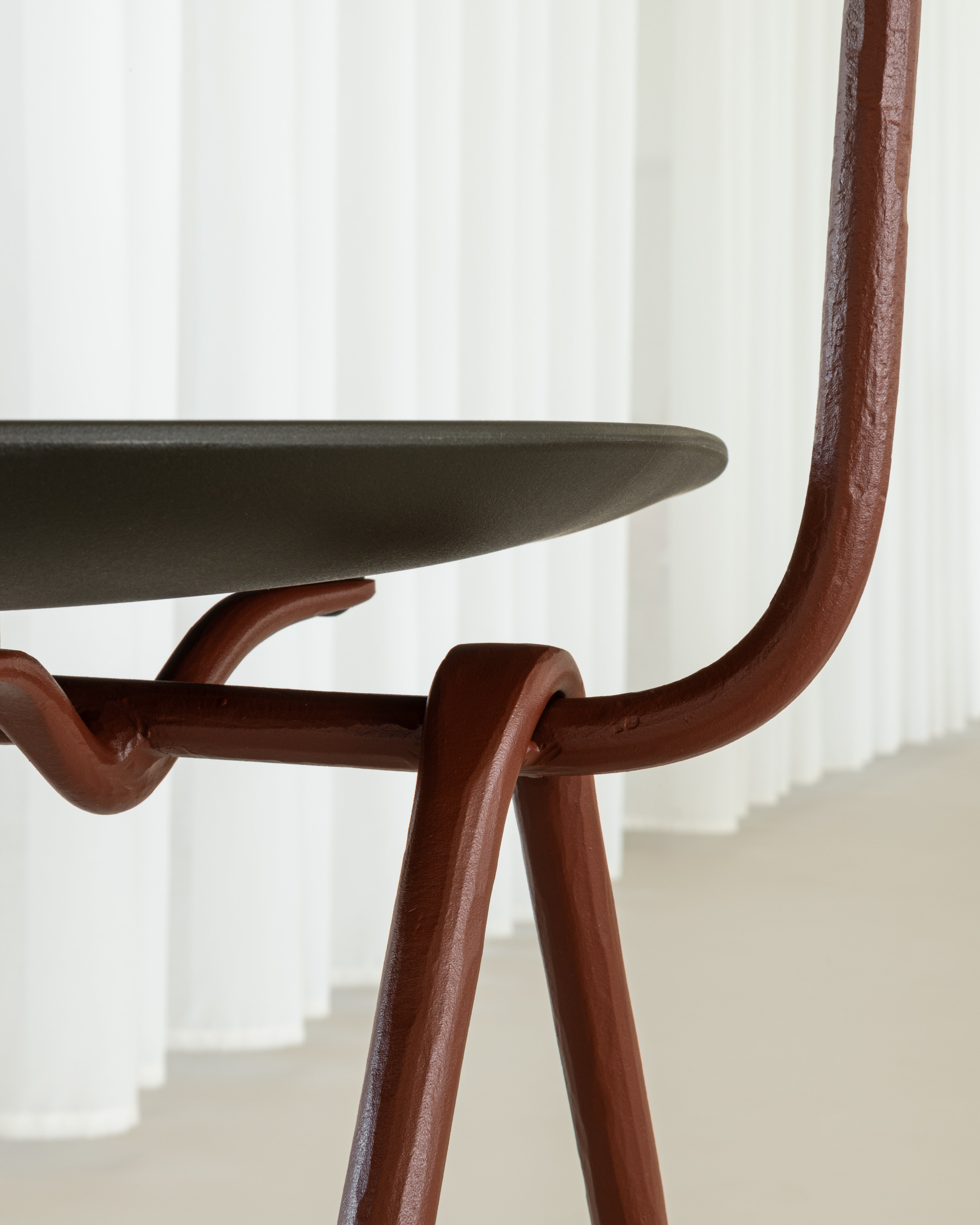 Stolička OFFICINA hnedá základňa s tmavozeleným sedadlom