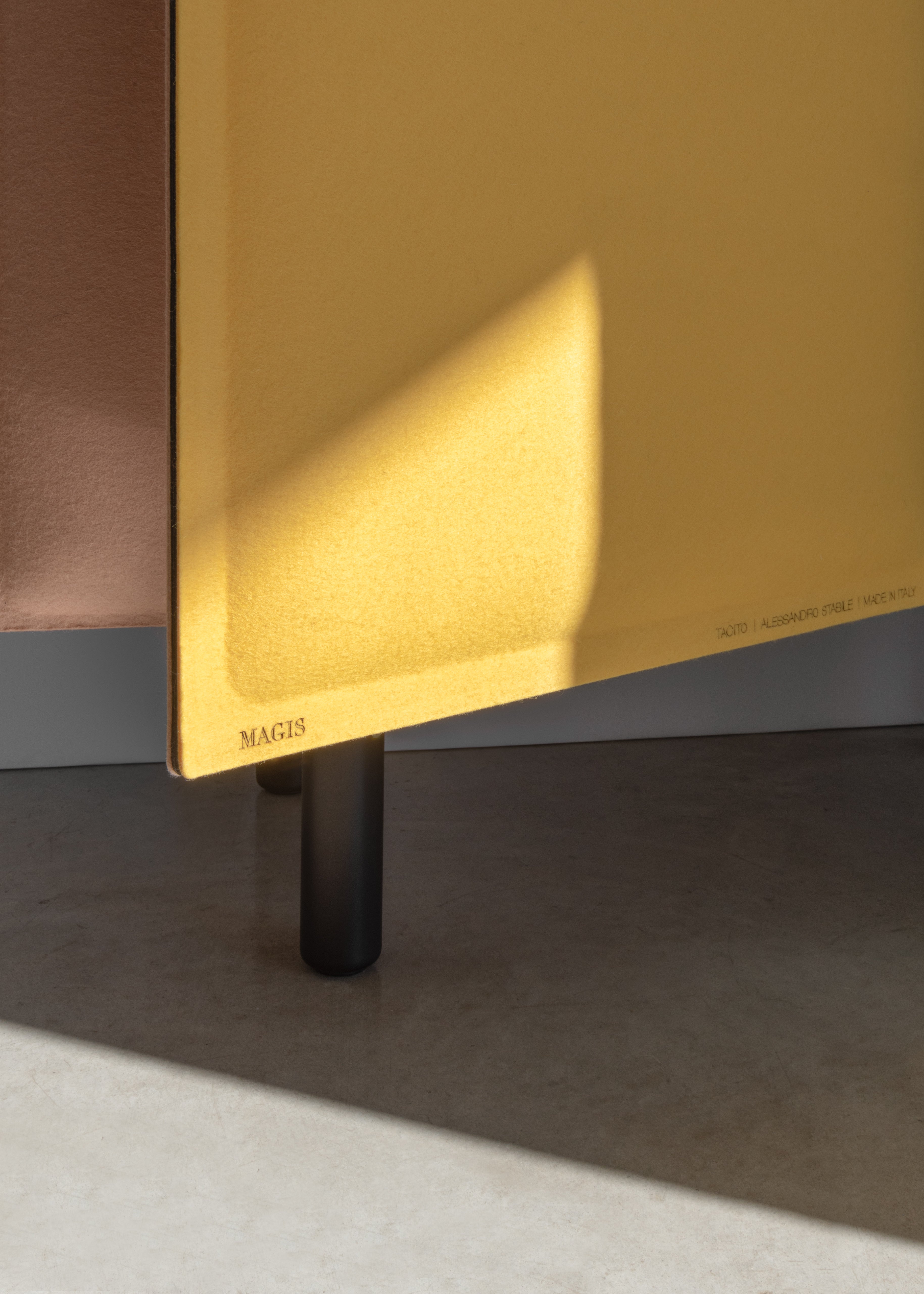 Televízna skrinka TACITO béžový filc