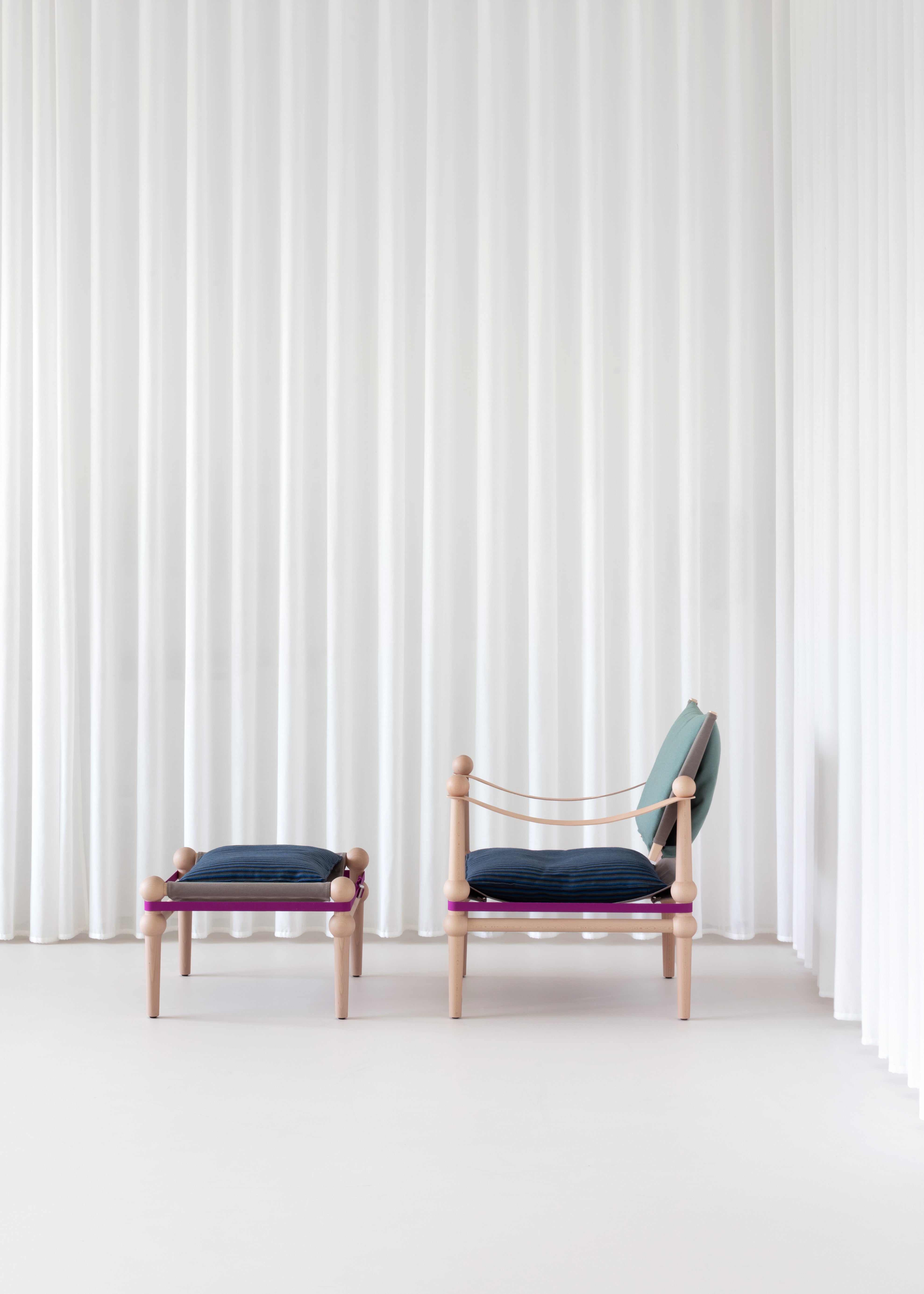 TWAIN armchair in burgundy with a black beech base