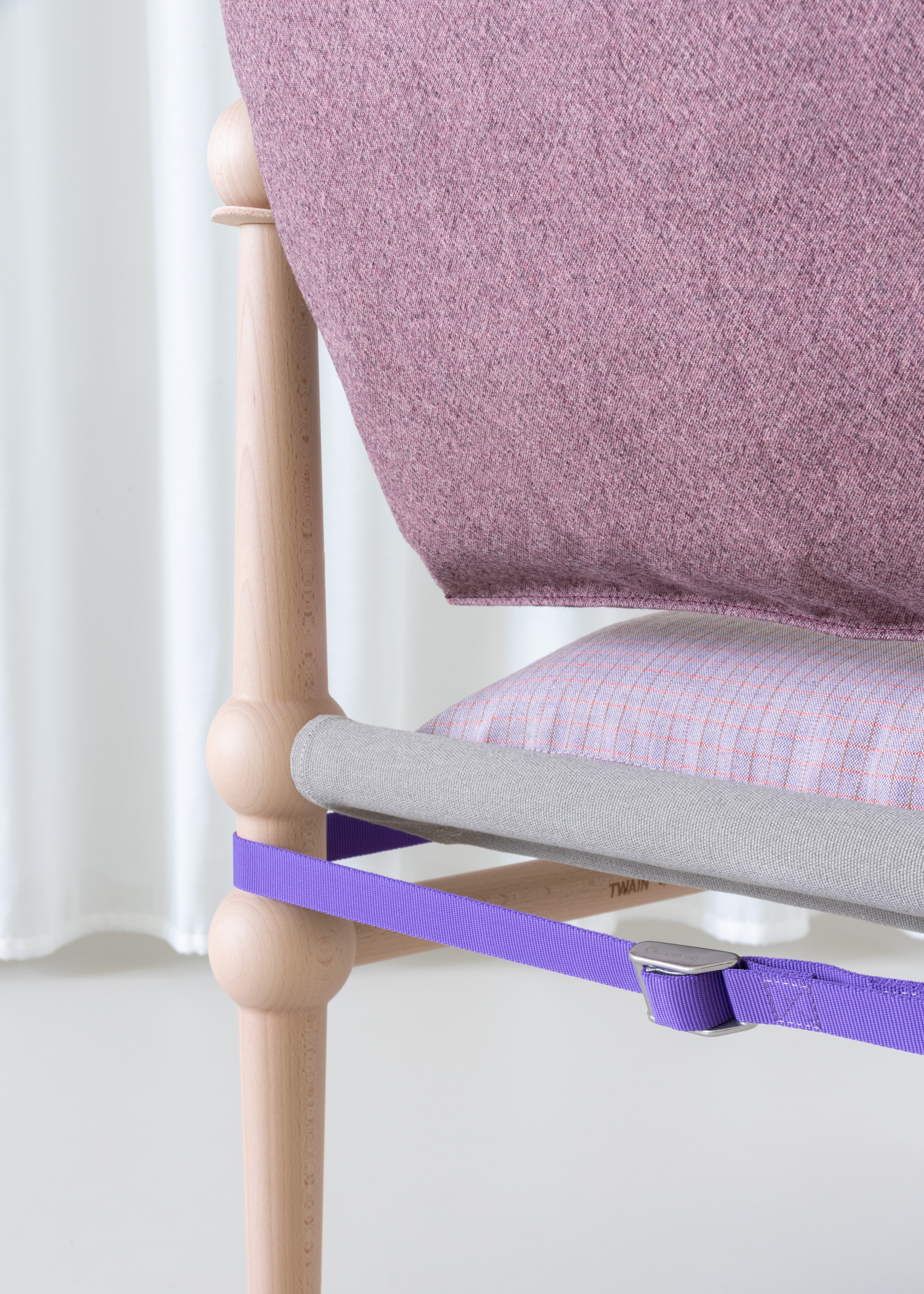 TWAIN armchair in burgundy with a black beech base