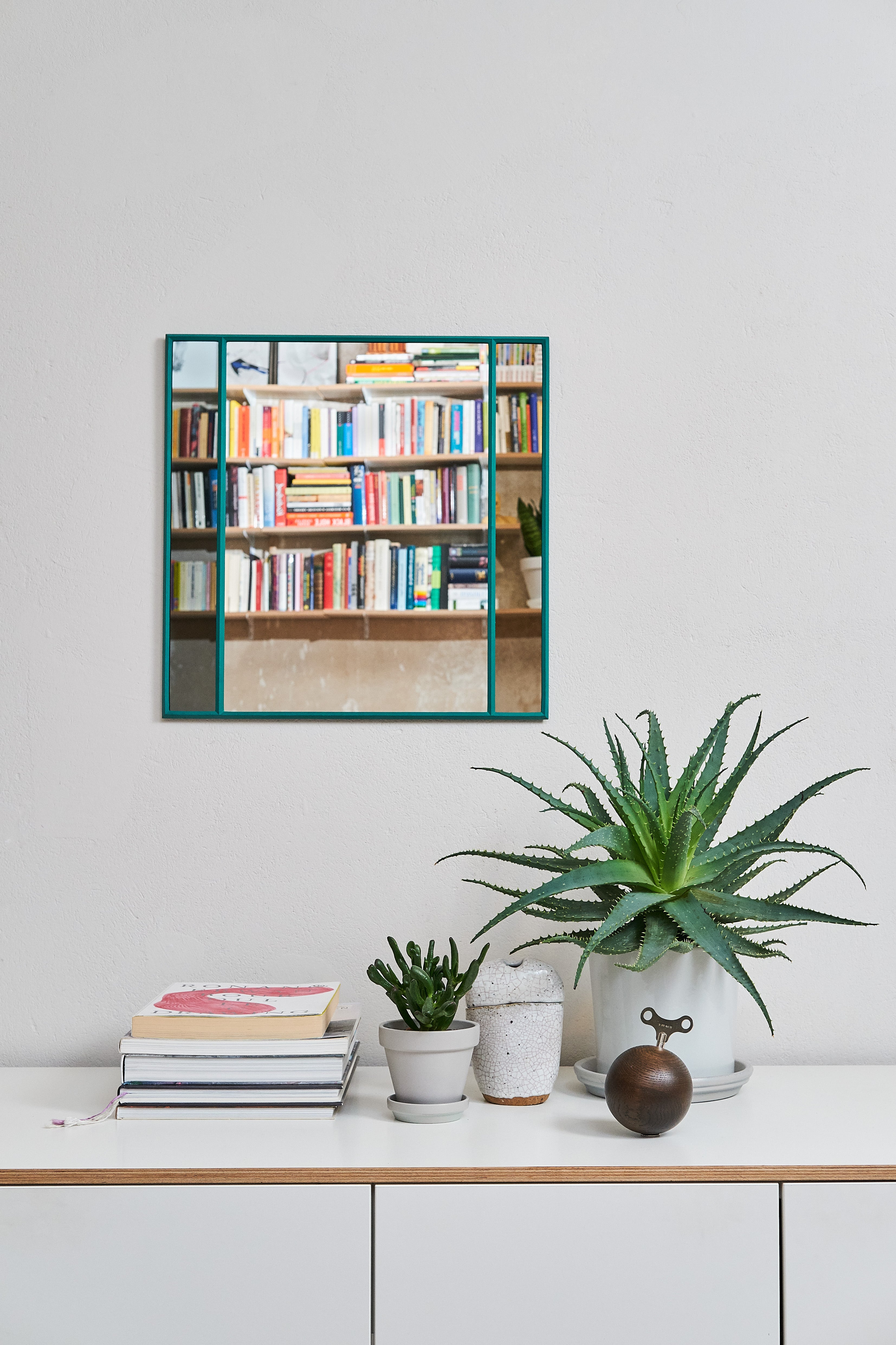Rectangular mirror VITRAIL green frame