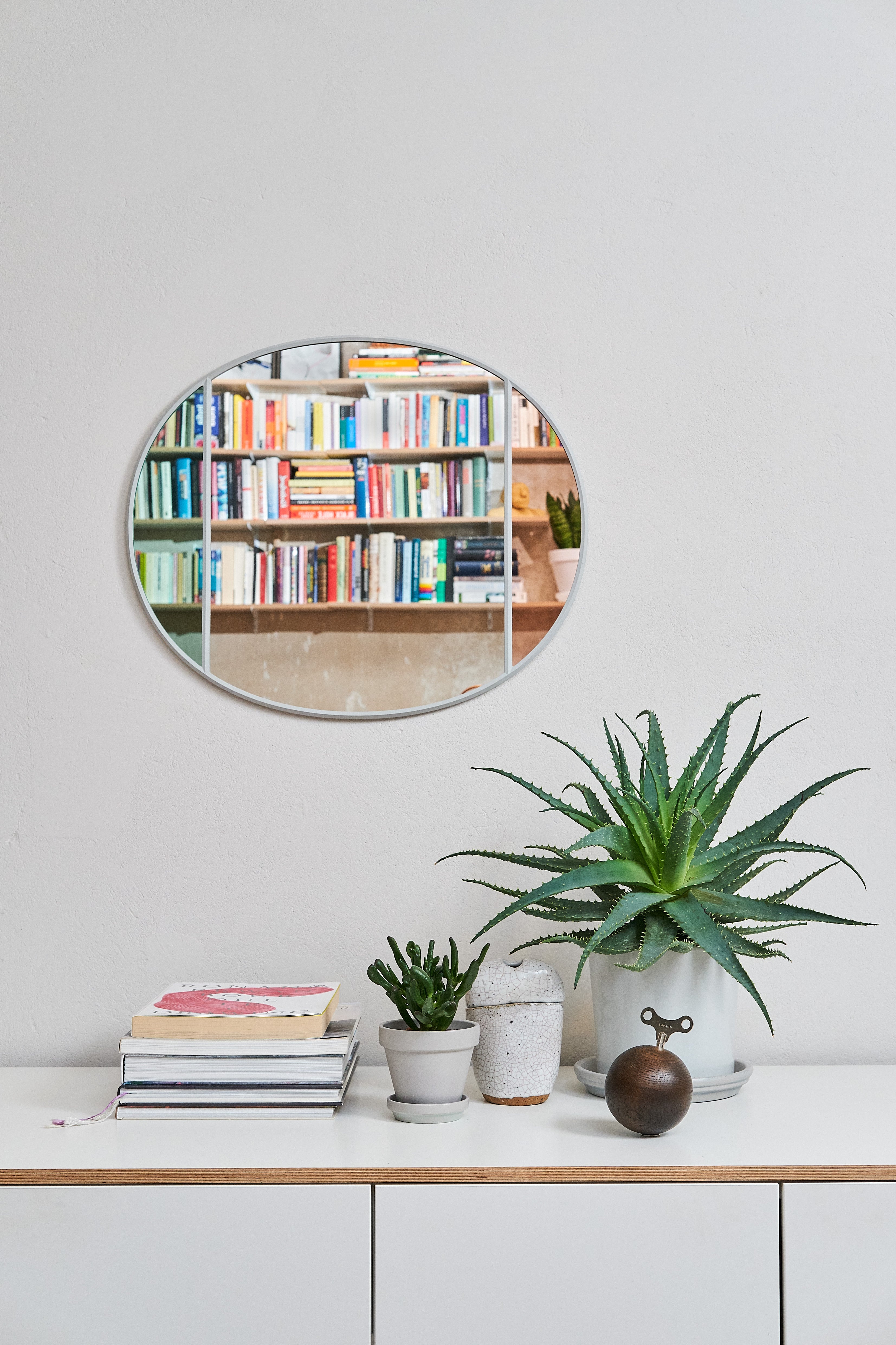 Oval mirror VITRAIL green frame
