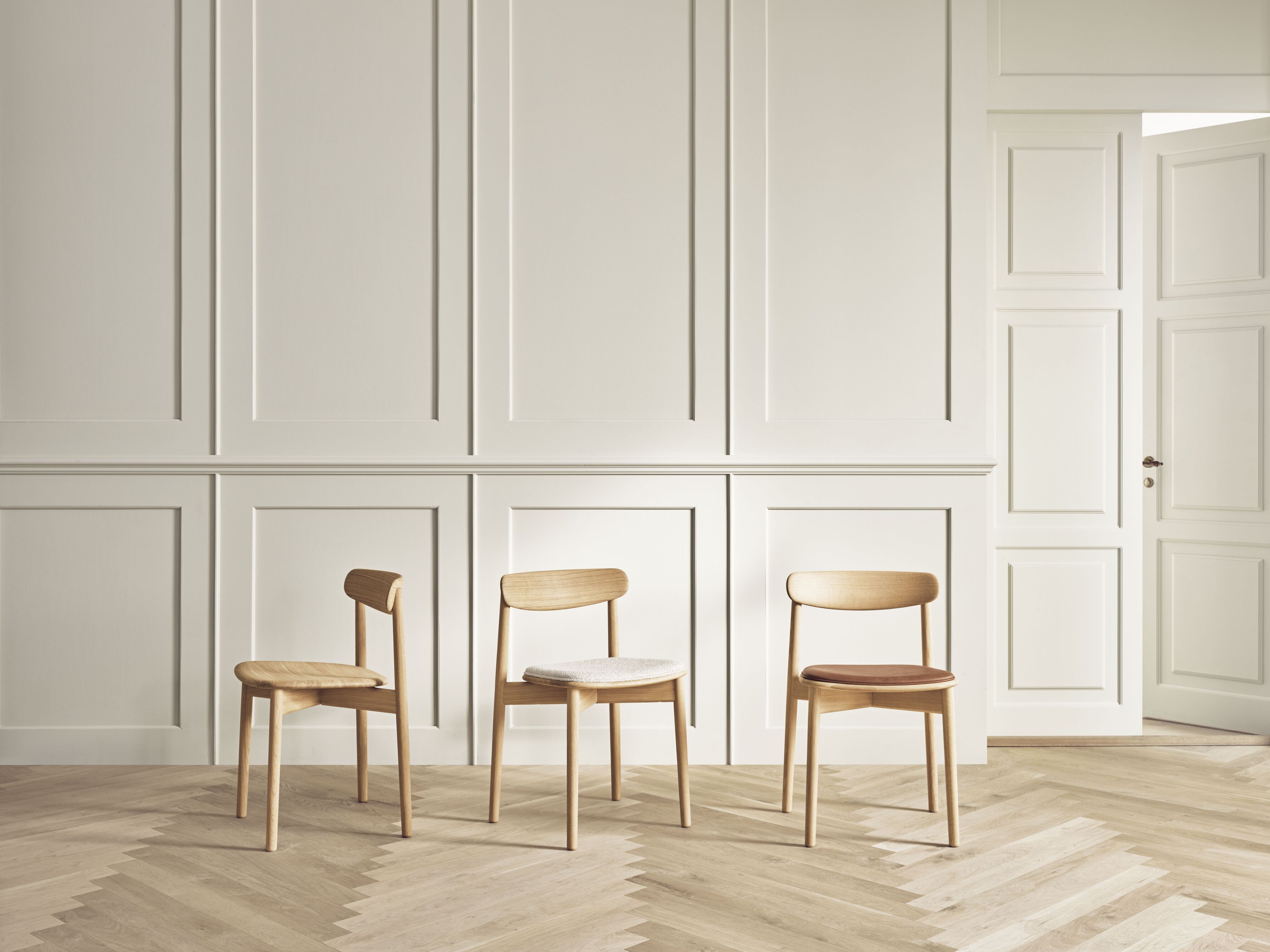 Stolička MERGE tmavé dubové drevo