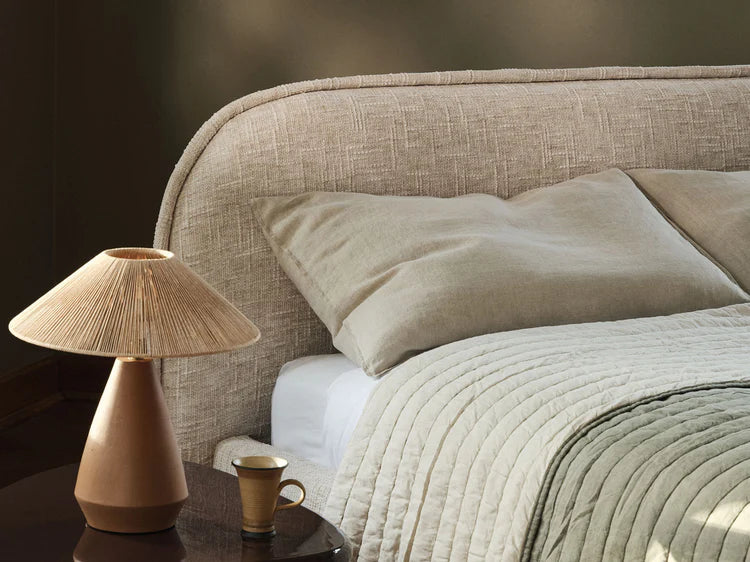 Posteľ MURADA saténová modrá s chenilom