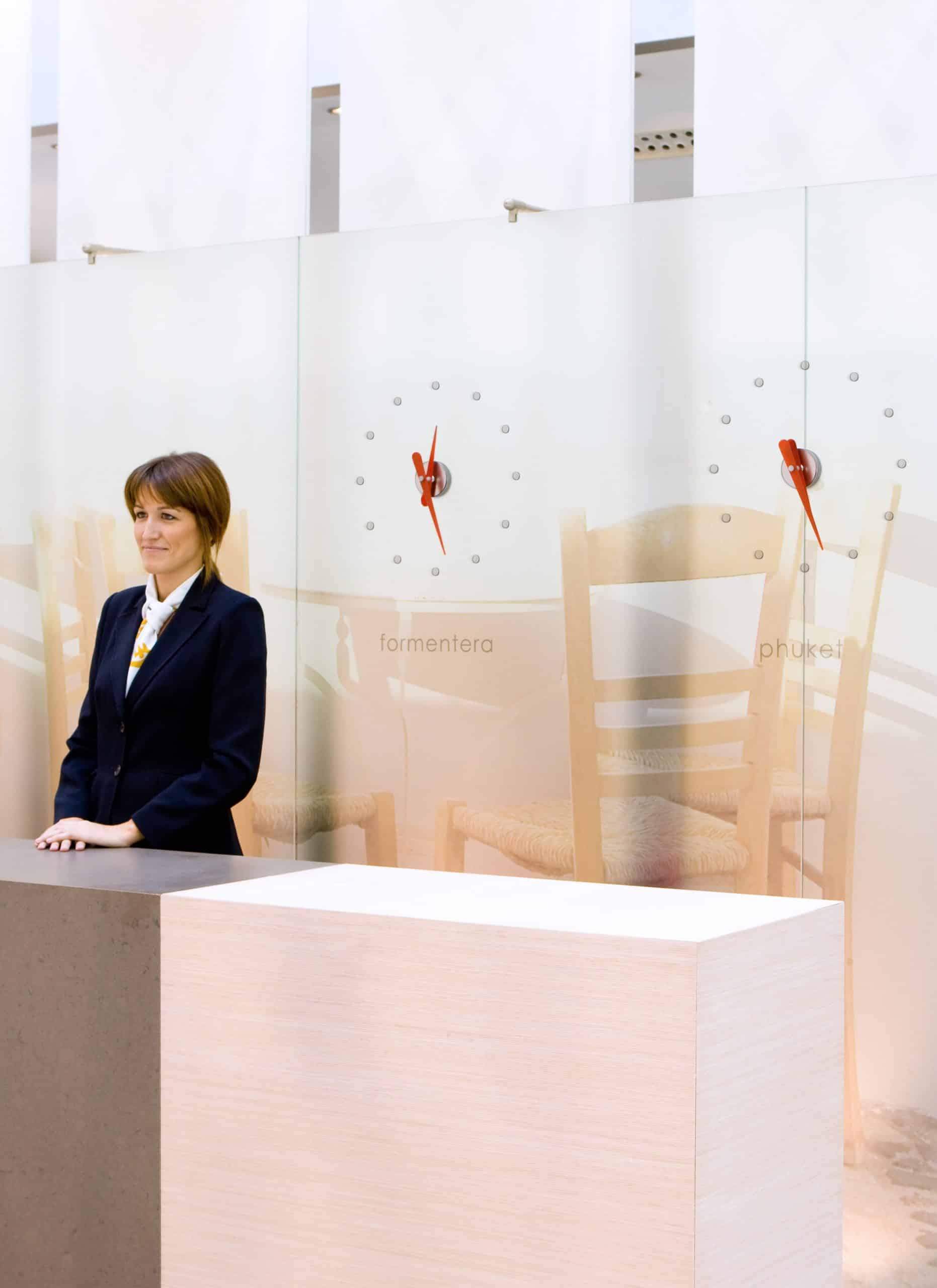 Nástenné hodiny MINI RODON chrómové s bielym povrchom