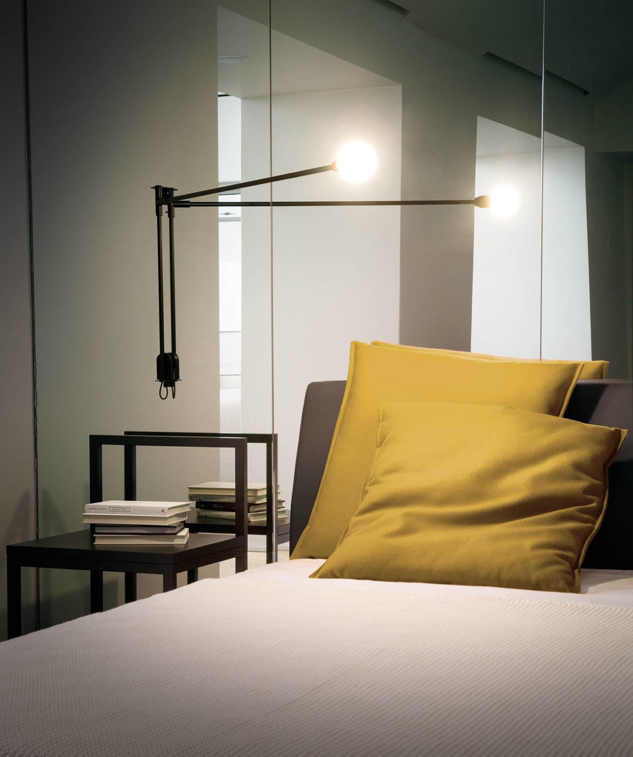 Nástenná lampa s ramenom POTENCE PIVOTANTE čierna