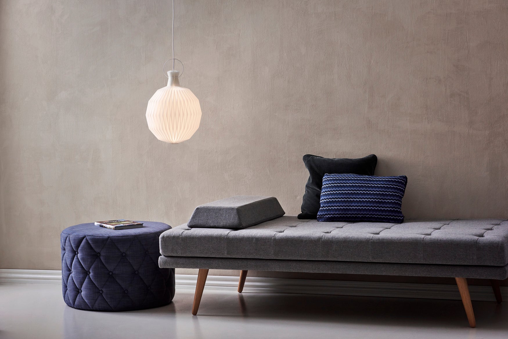 Závesná lampa MODEL 101 LANTERN biela