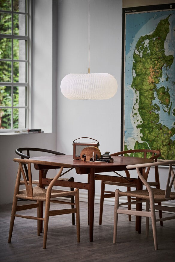 Závesná lampa MODEL 195 DONUT biela so zlatou